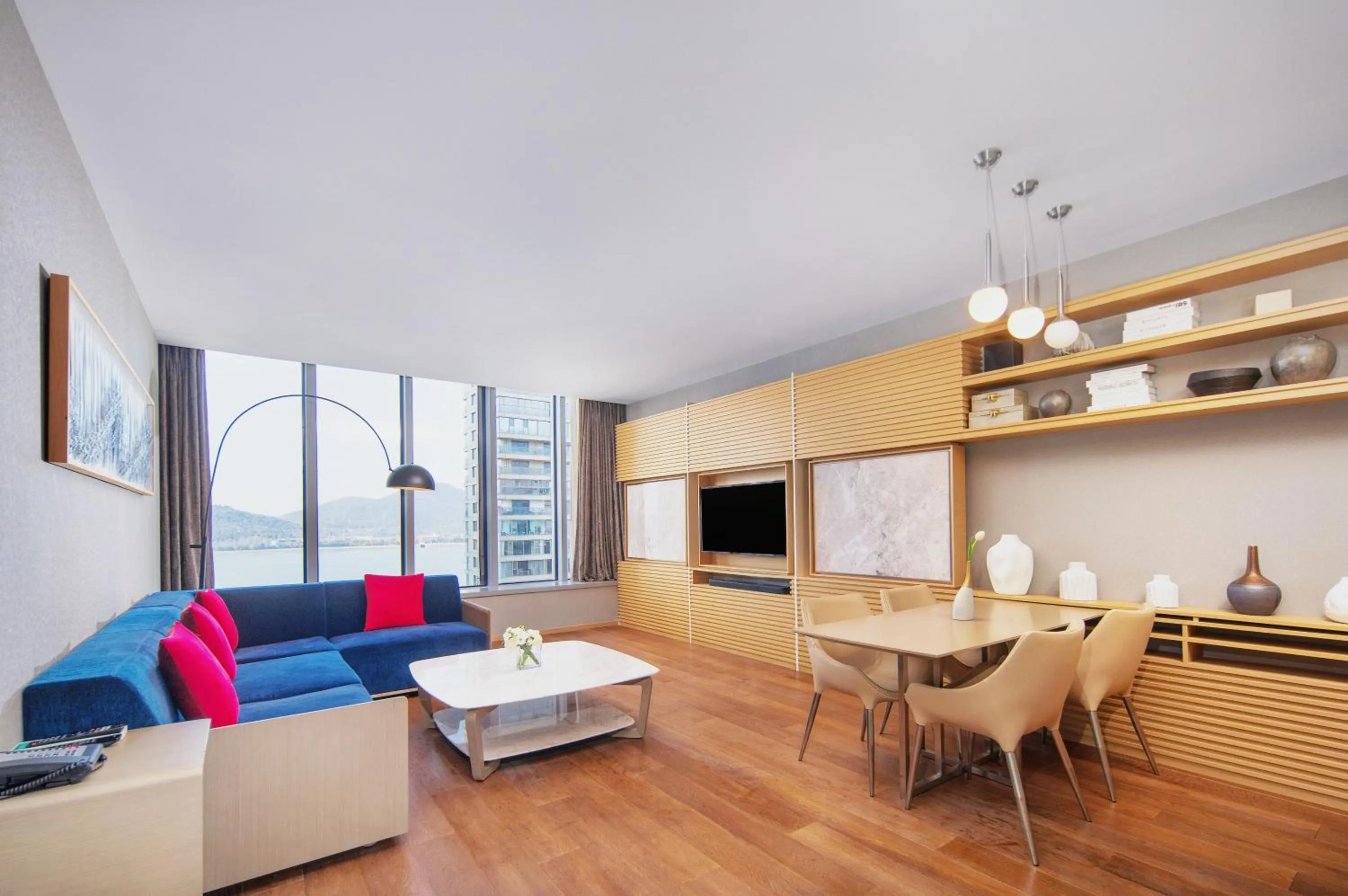 TV and multimedia in Le Meridien Hangzhou, Binjiang