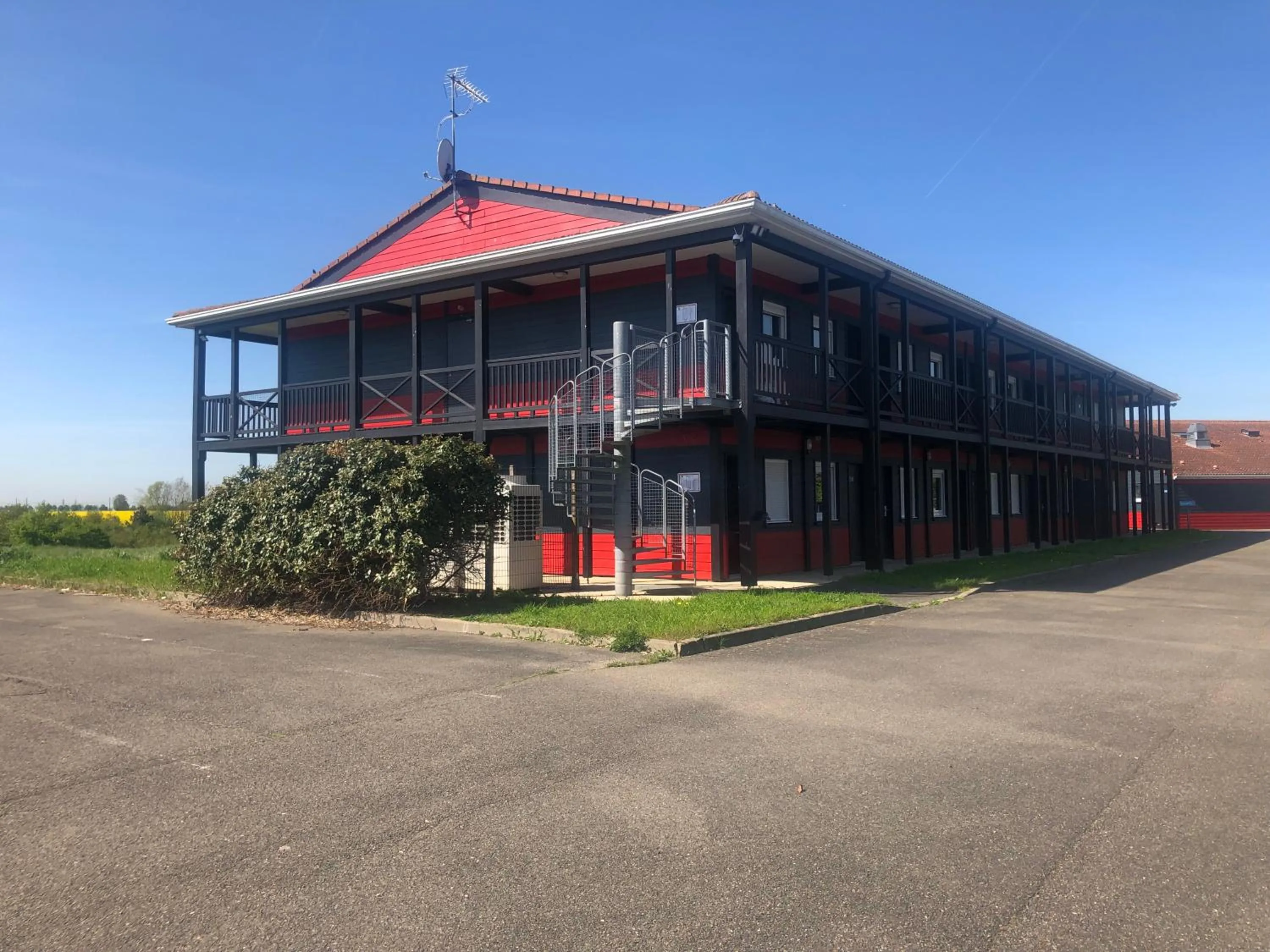 Property building in Enzo Hotels Chartres Mainvilliers by Kyriad Direct