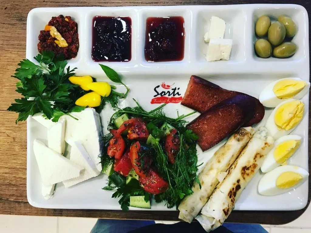 Breakfast in Yeşilyurt Pansiyon Hotel