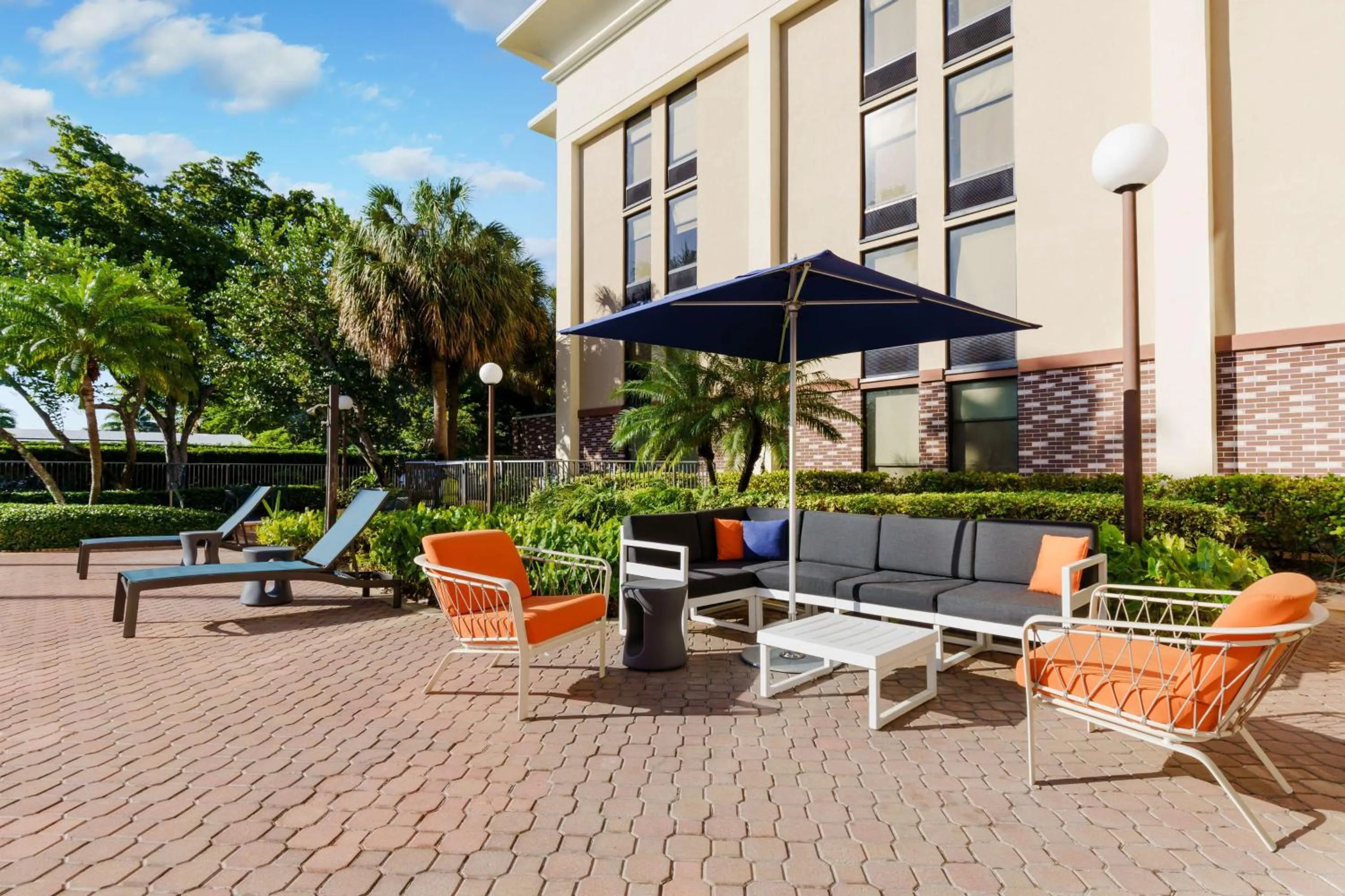 Patio in Hampton Inn Ft. Lauderdale-Cypress Creek