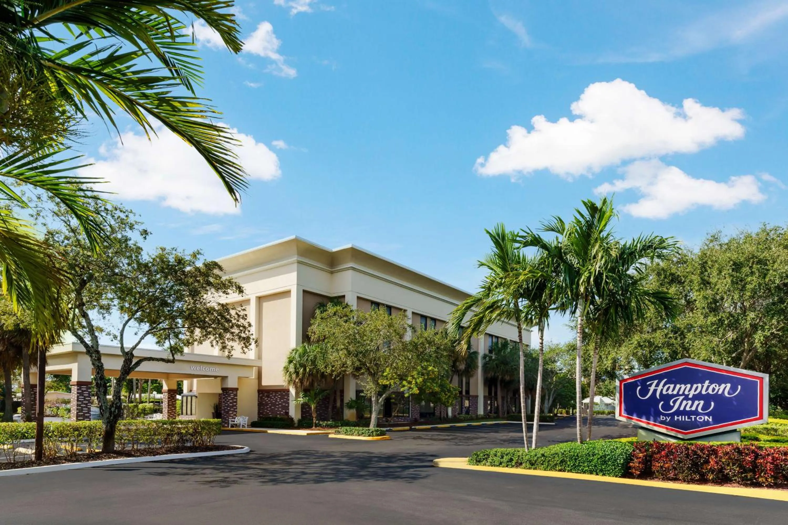 Property building in Hampton Inn Ft. Lauderdale-Cypress Creek