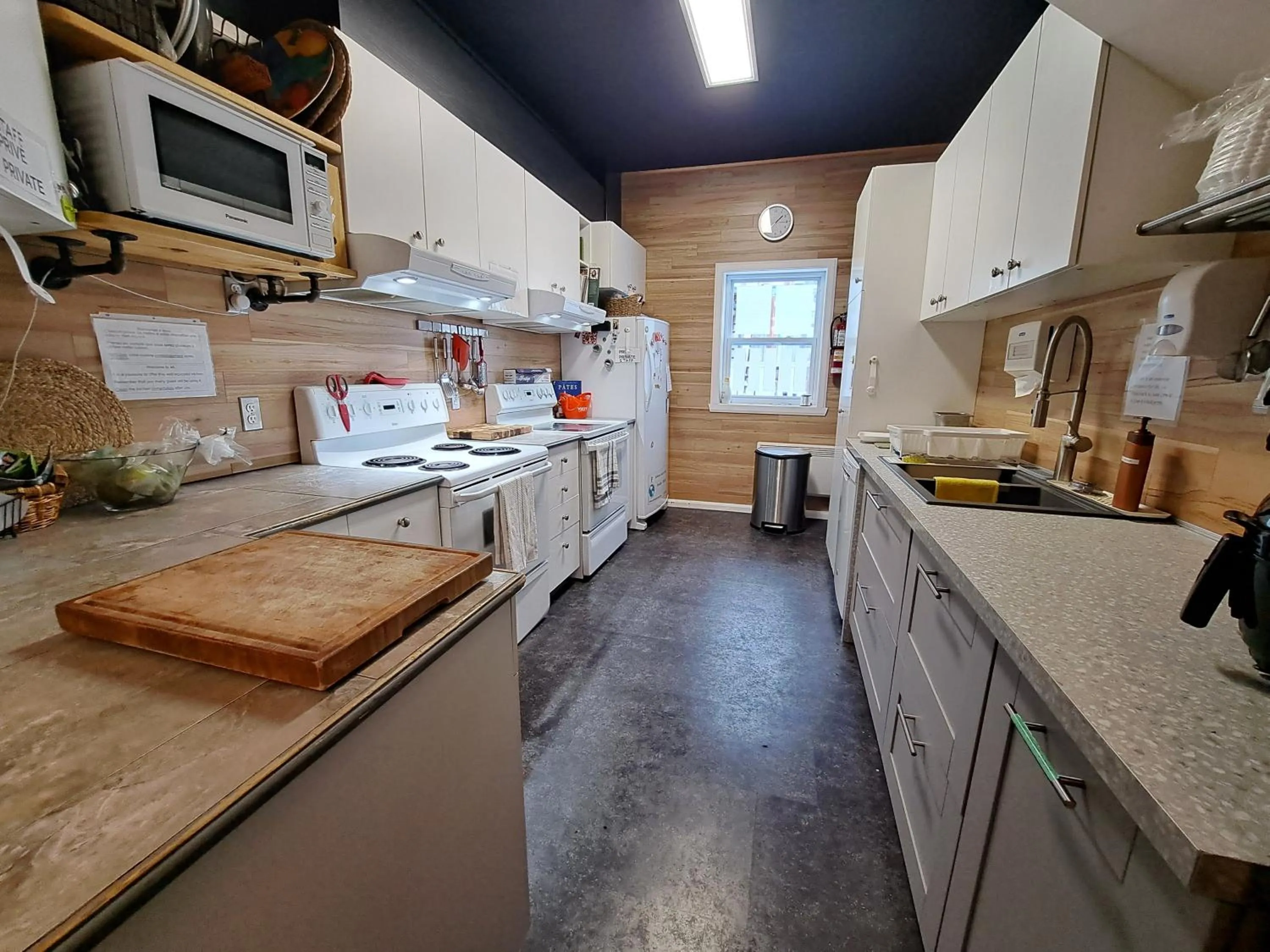 Kitchen or kitchenette in Auberge Jeunesse à Loulou