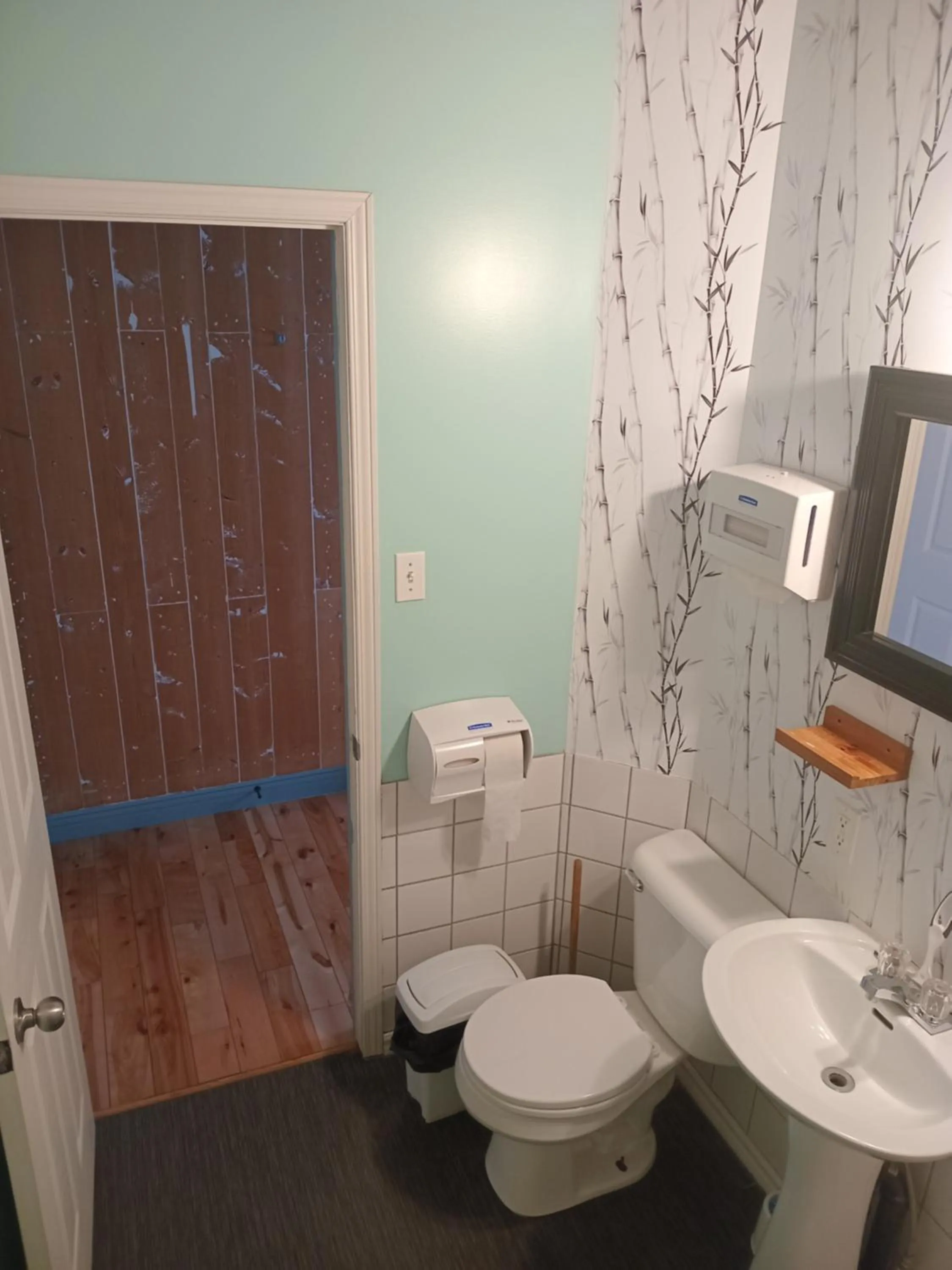 Toilet in Auberge Jeunesse à Loulou