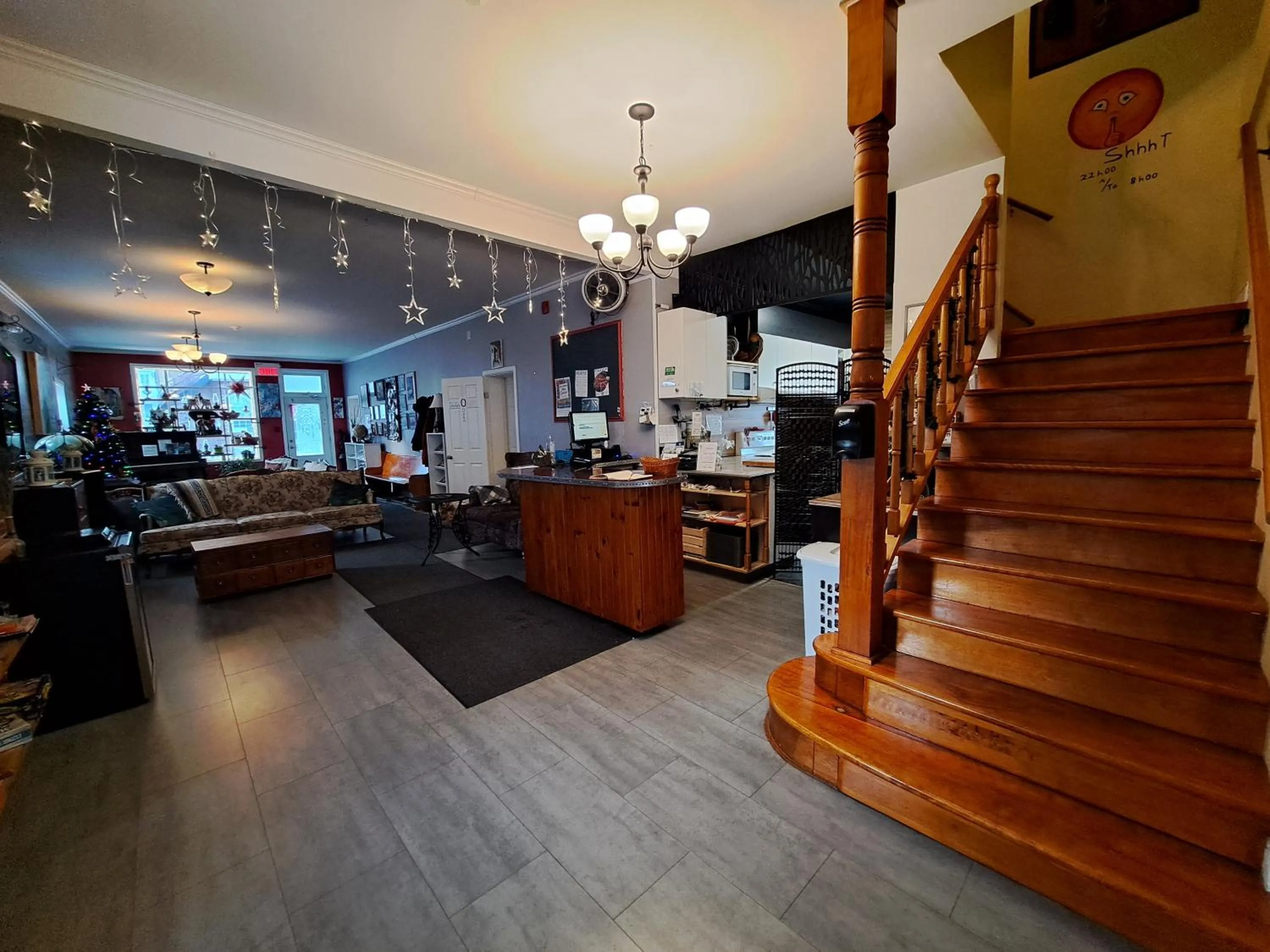 Communal lounge/ TV room in Auberge Jeunesse à Loulou