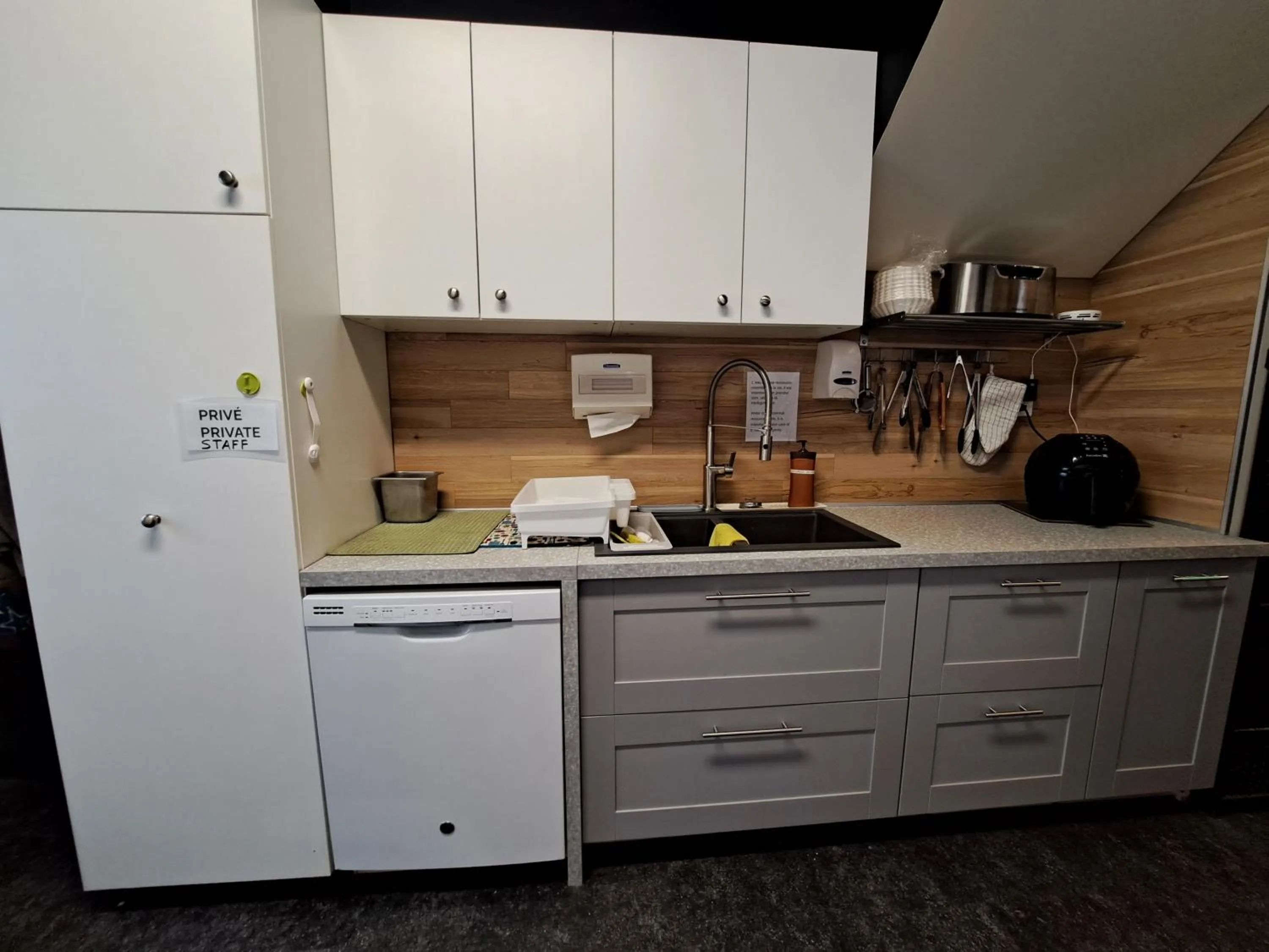 Kitchen or kitchenette in Auberge Jeunesse à Loulou