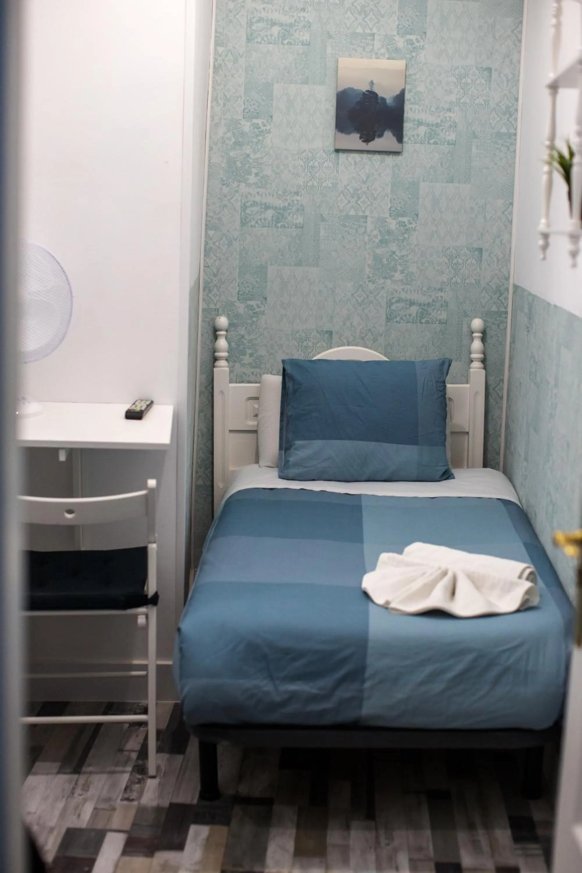 Photo of the whole room, Bed in Fuencarral Adeco