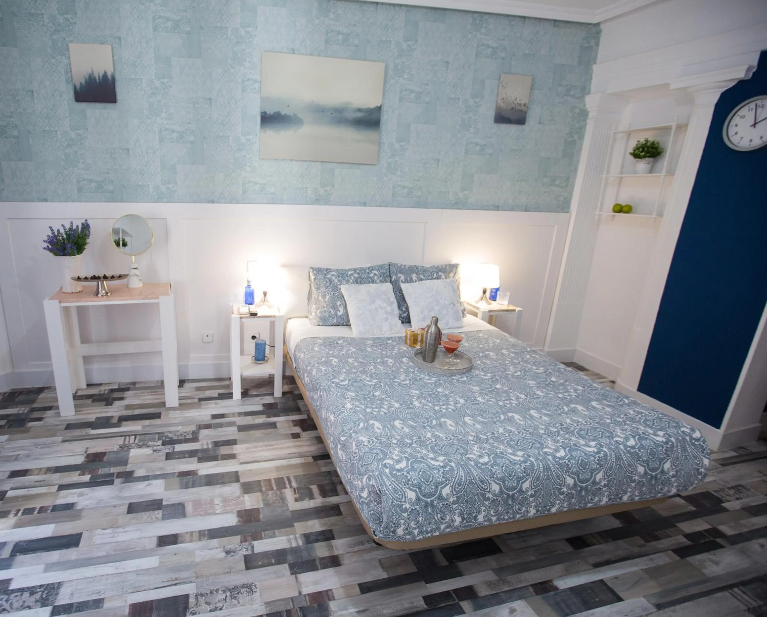 Photo of the whole room, Bed in Fuencarral Adeco