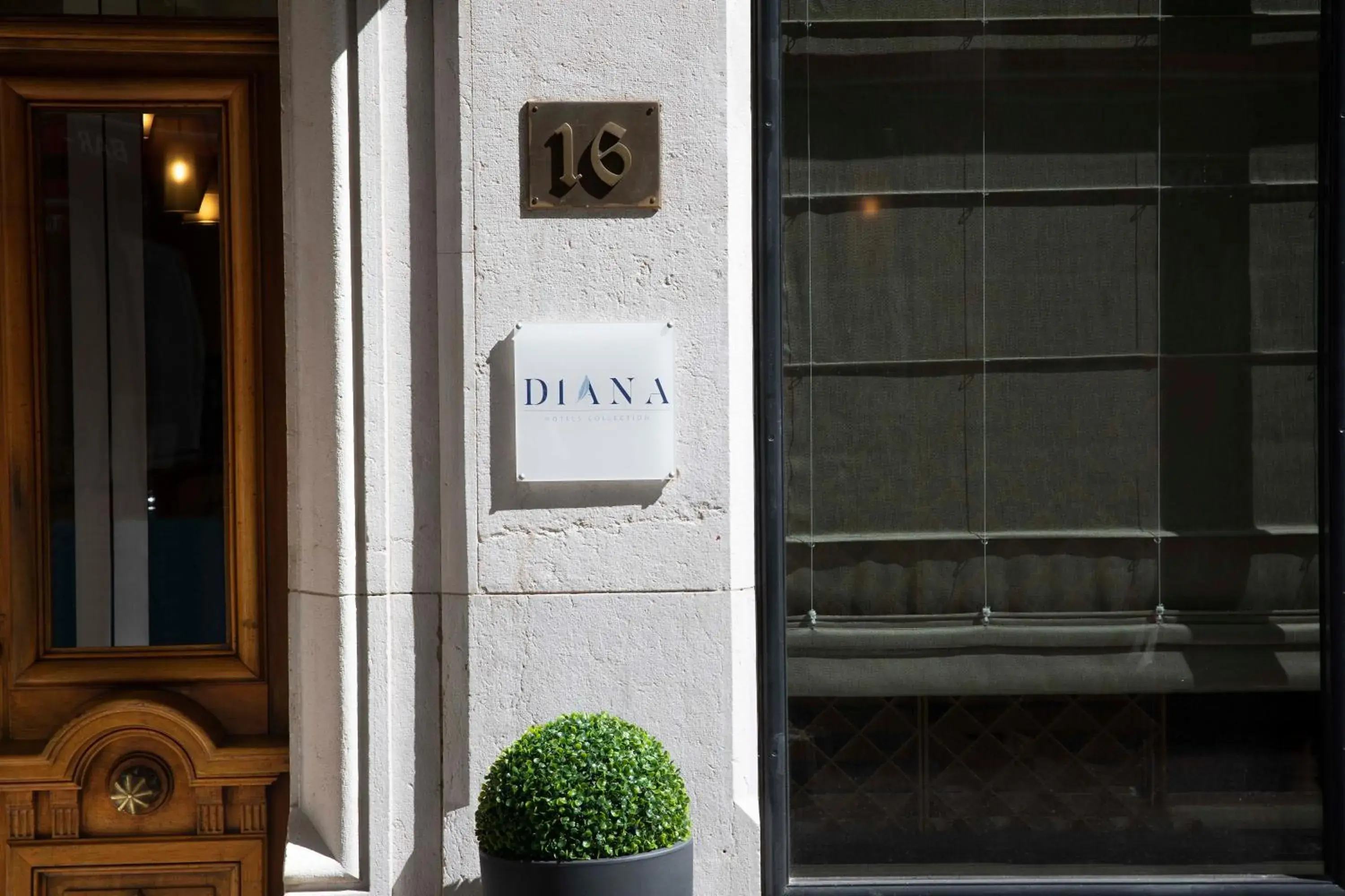 Facade/entrance in Hotel D Geneva Facade/entrance in Hotel D Geneva
