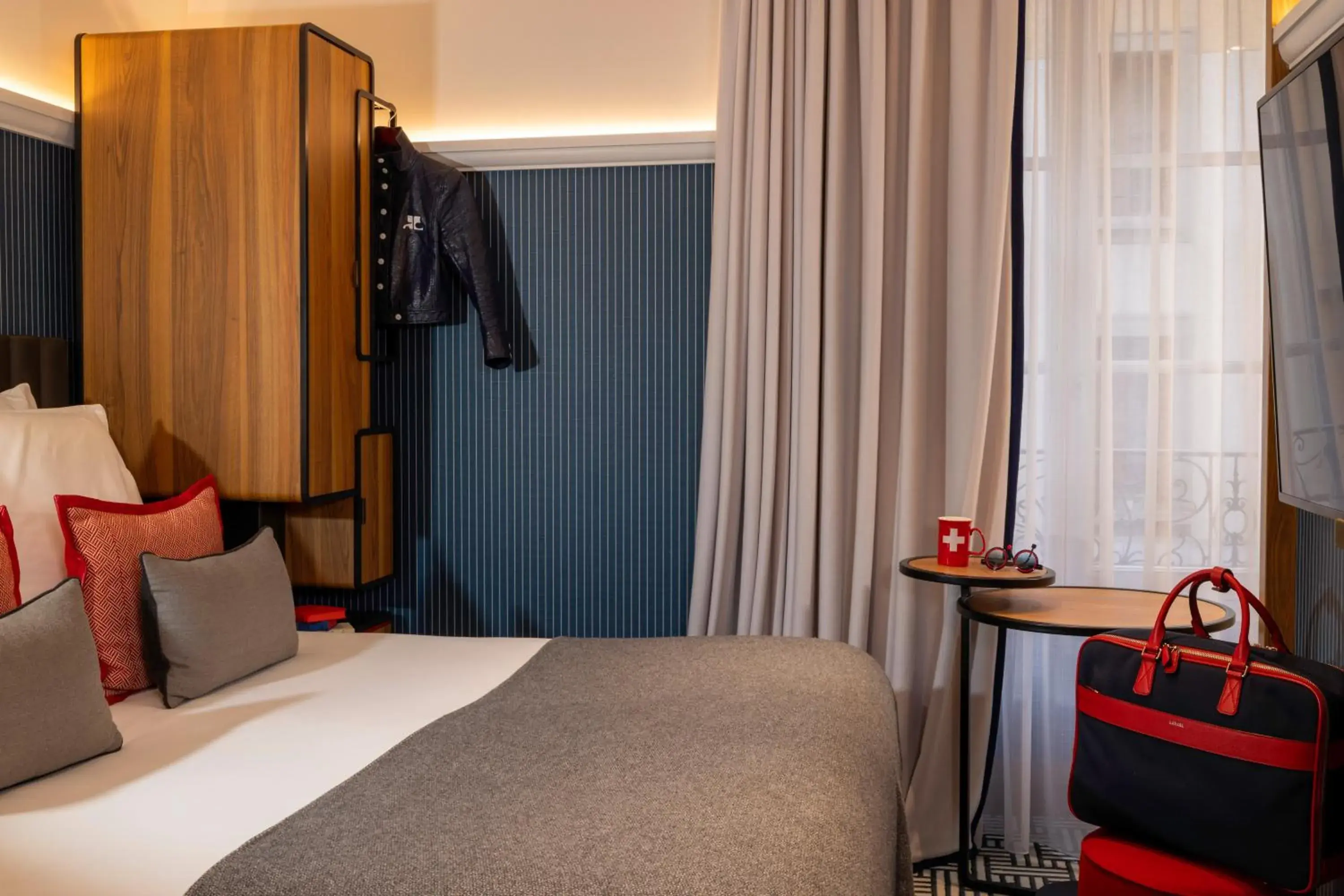 Photo of the whole room, Bed in Hotel D Geneva Photo of the whole room, Bed in Hotel D Geneva