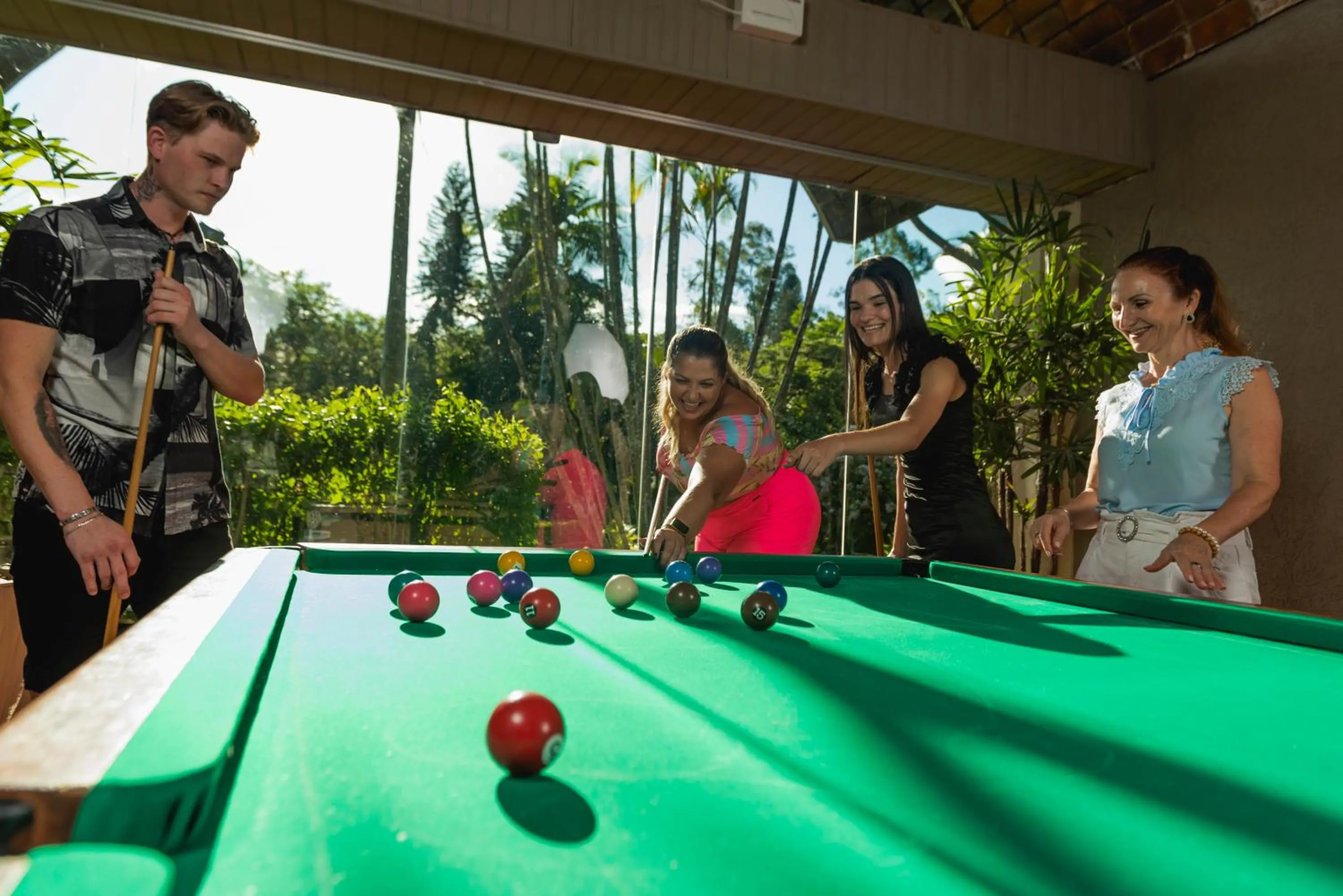 People in Hotel Internacional Gravatal