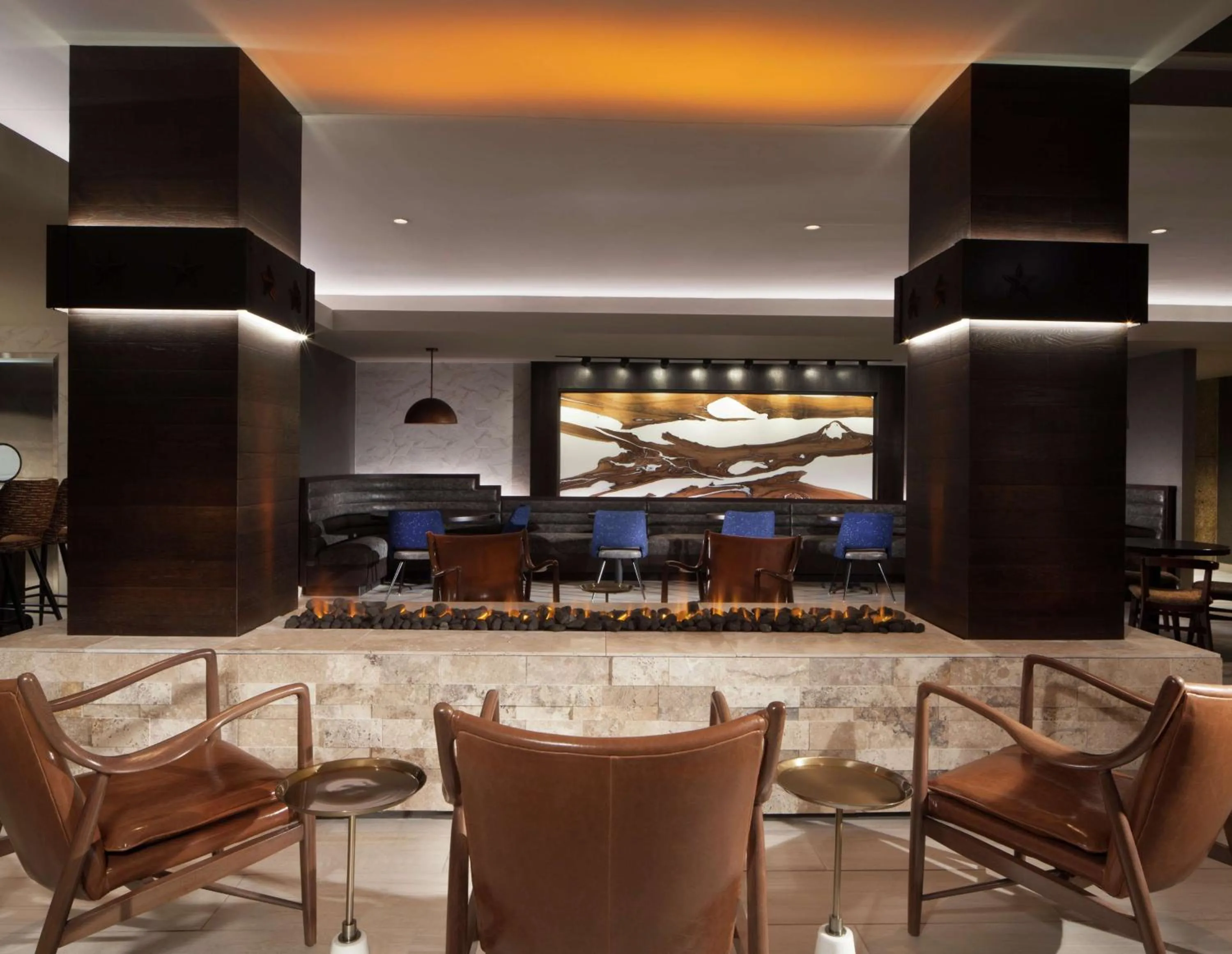 Lounge or bar in Hilton Fort Worth