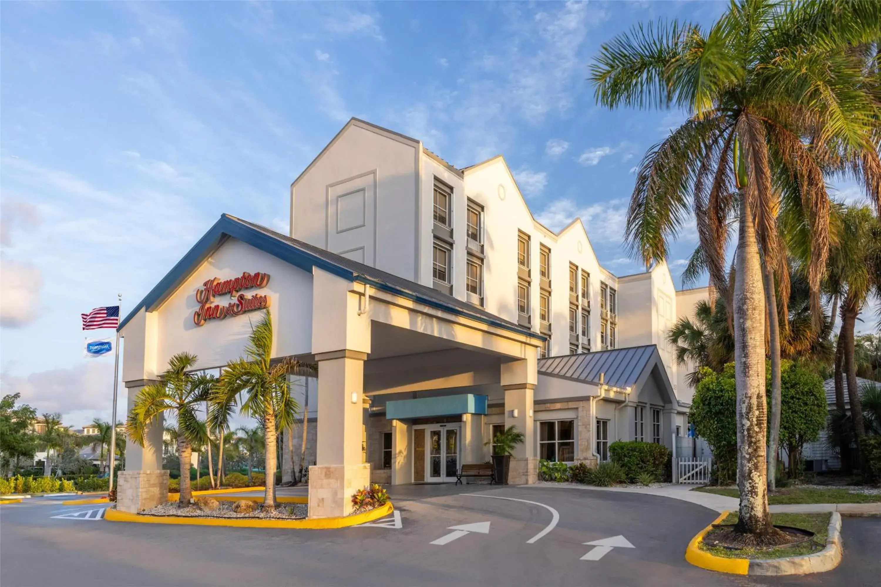 Property building in Hampton Inn & Suites Fort Lauderdale Airport Property building in Hampton Inn & Suites Fort Lauderdale Airport