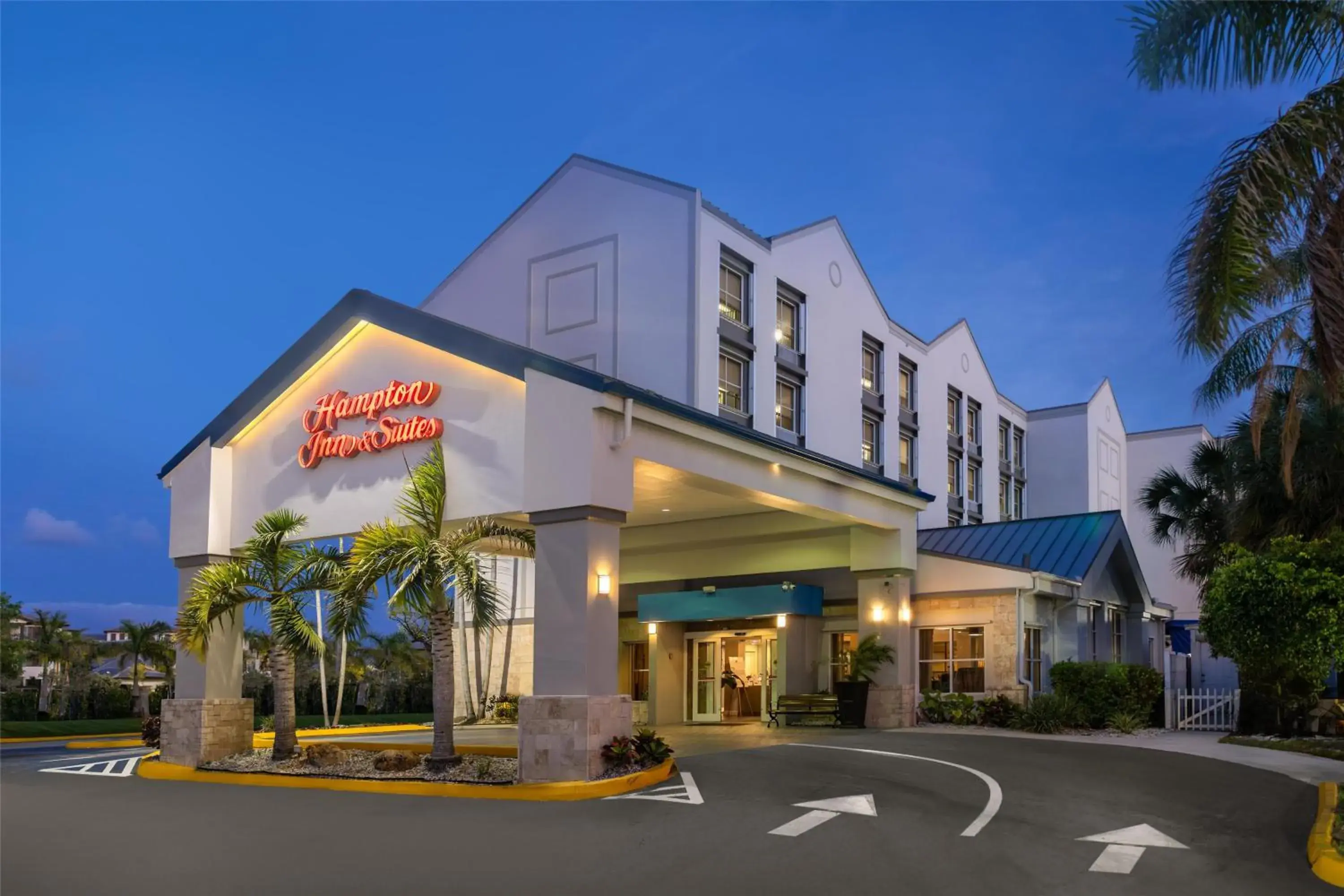 Property building in Hampton Inn & Suites Fort Lauderdale Airport Property building in Hampton Inn & Suites Fort Lauderdale Airport