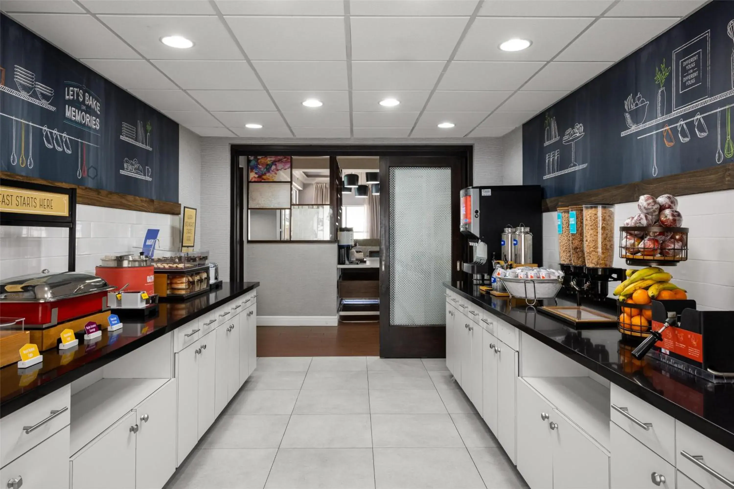 Breakfast in Hampton Inn & Suites Fort Lauderdale Airport Breakfast in Hampton Inn & Suites Fort Lauderdale Airport