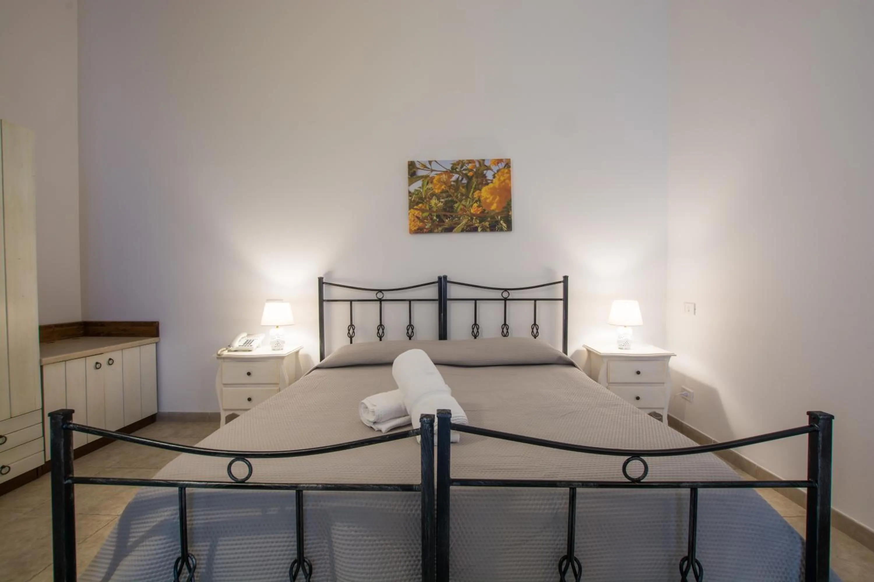 Shower, Bed in Masseria Valente