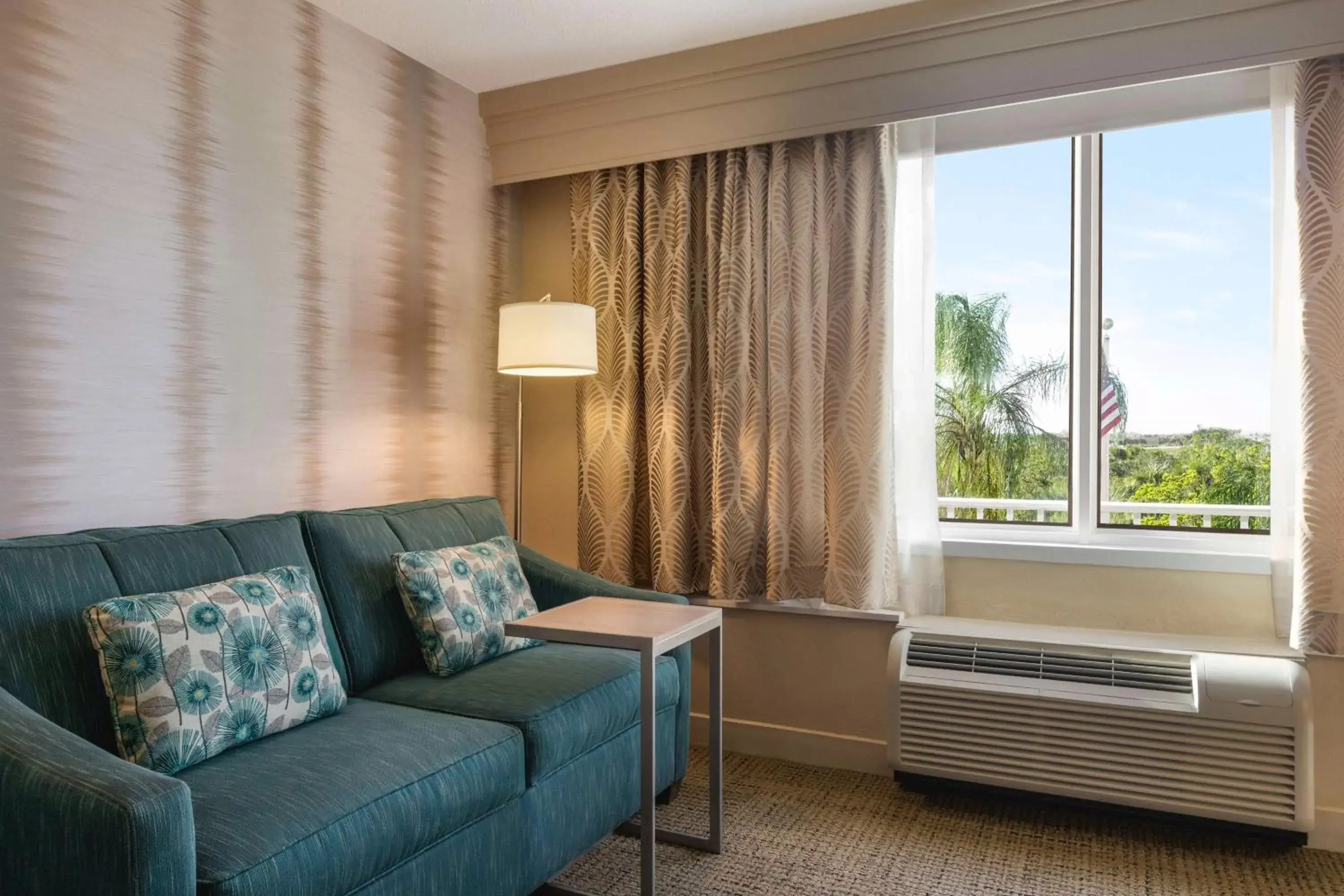 Living room in Hampton Inn Pembroke Pines Living room in Hampton Inn Pembroke Pines