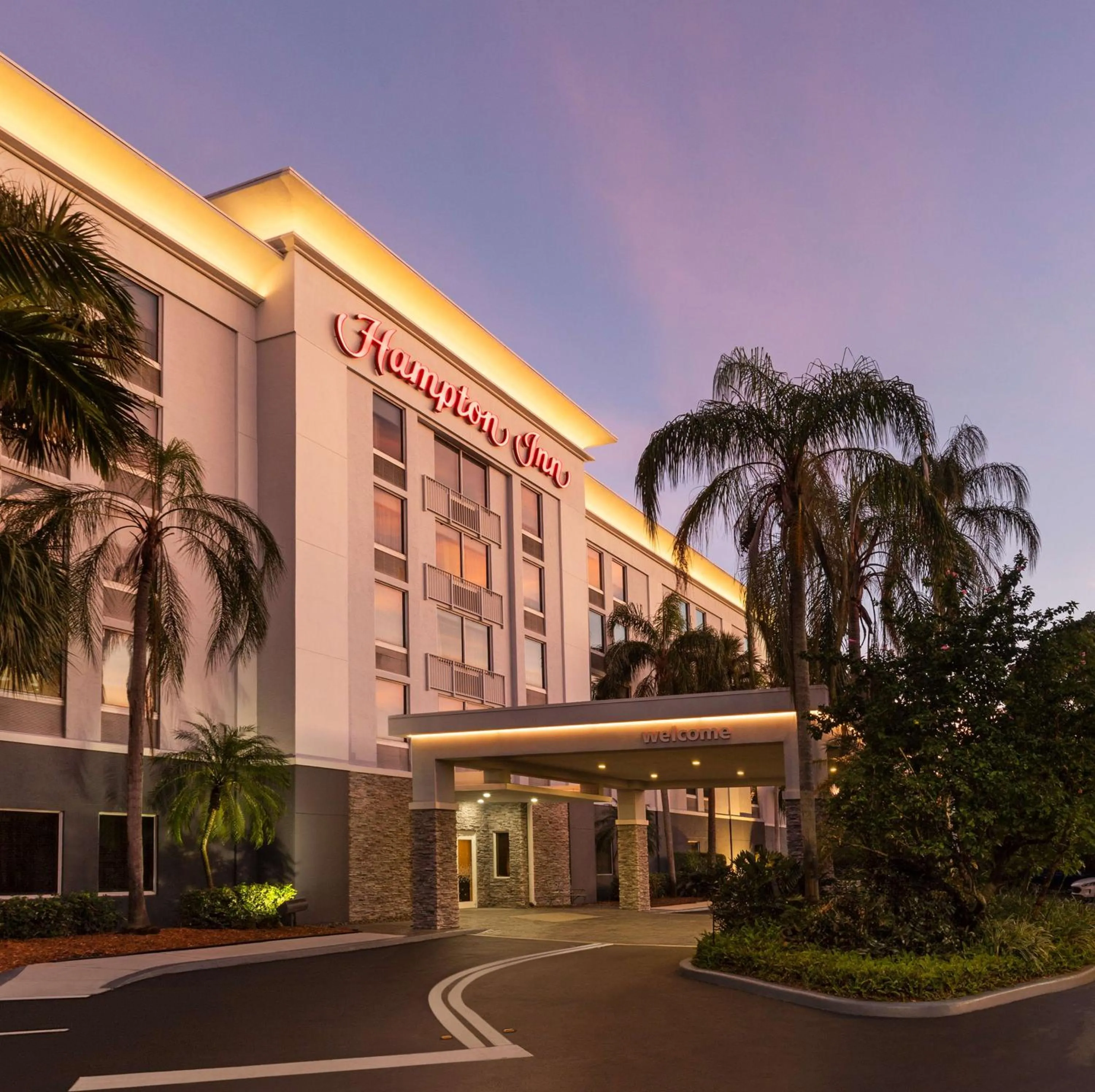 Property building in Hampton Inn Pembroke Pines