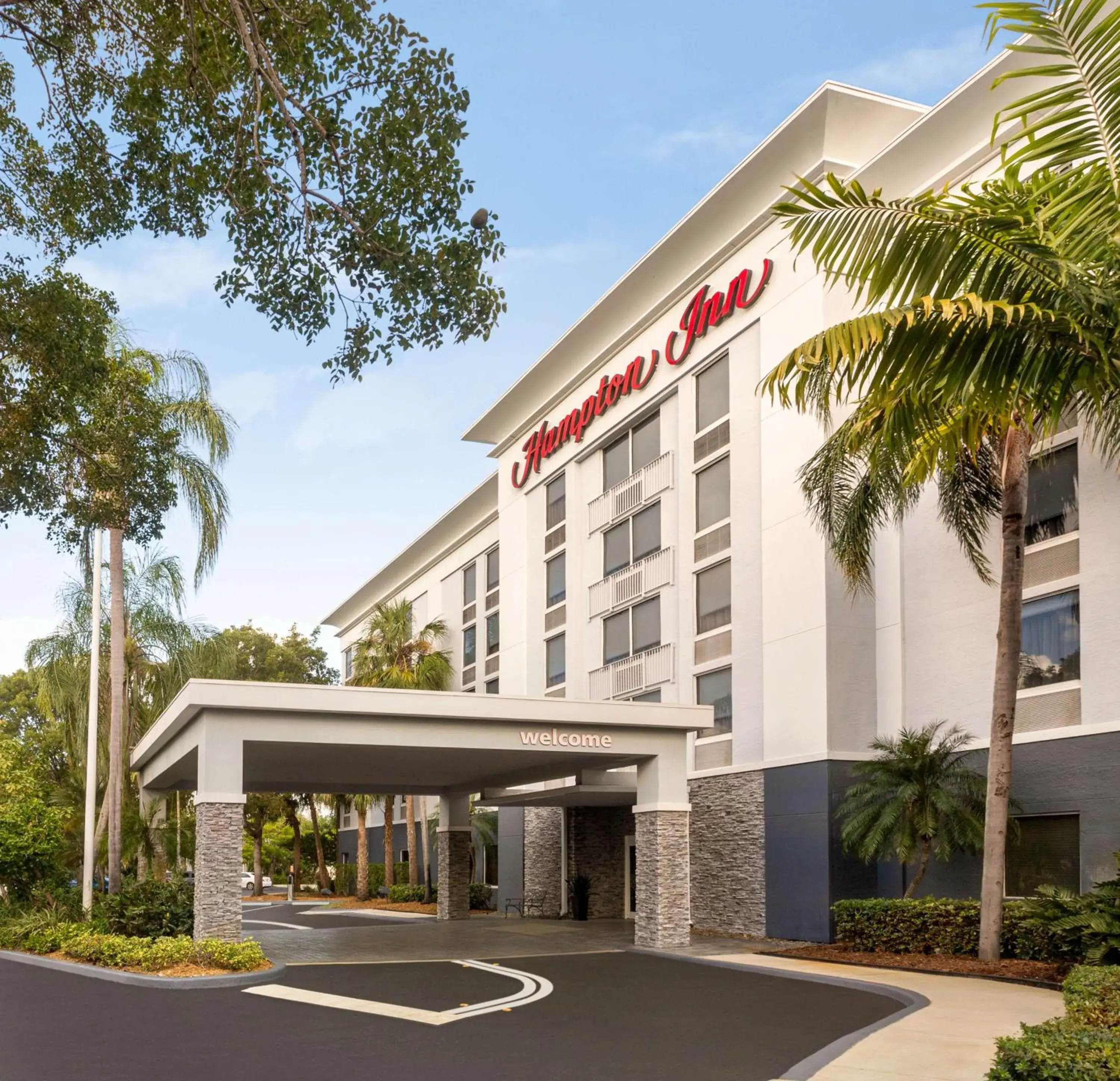 Property building in Hampton Inn Pembroke Pines Property building in Hampton Inn Pembroke Pines