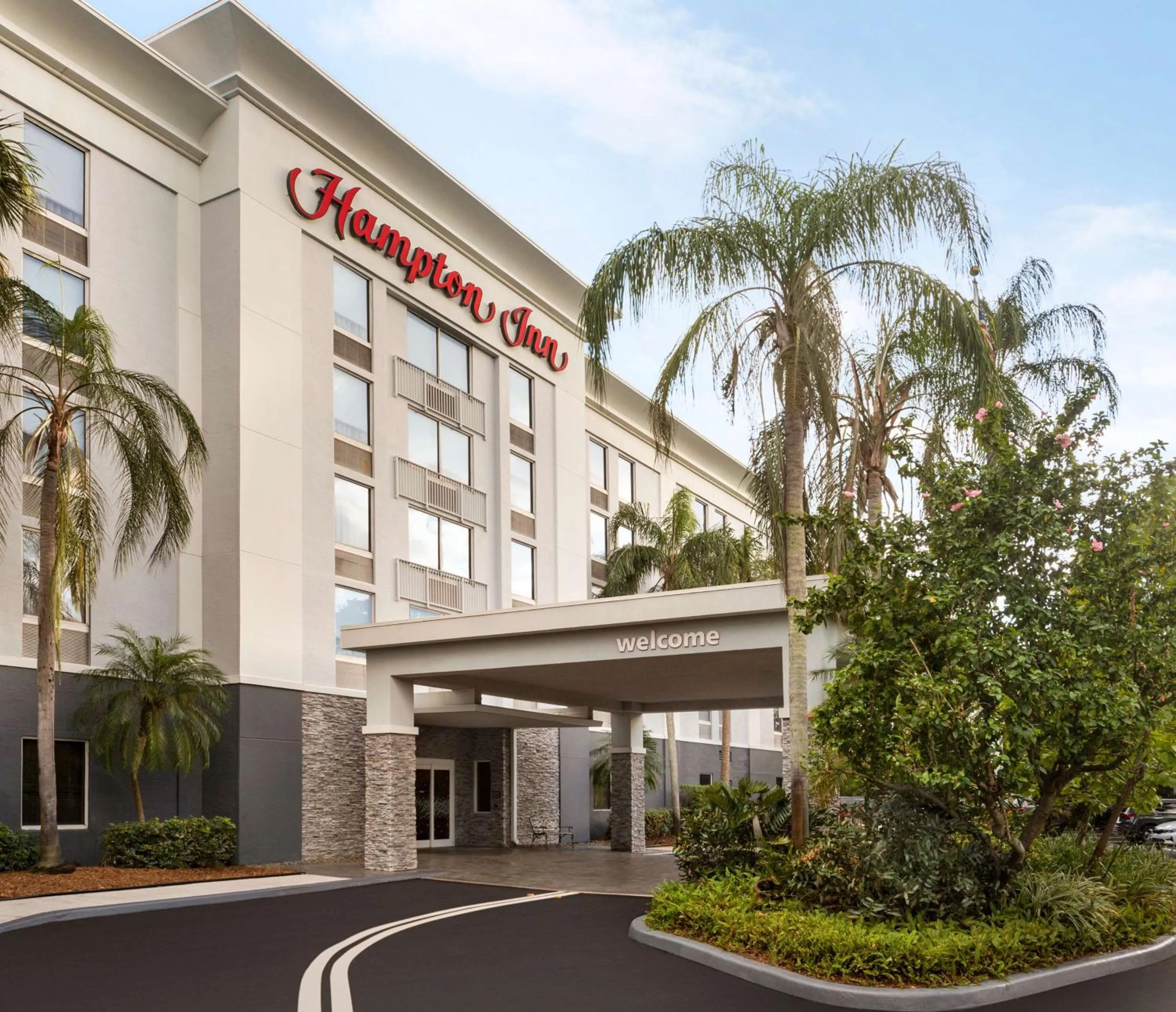 Property building in Hampton Inn Pembroke Pines