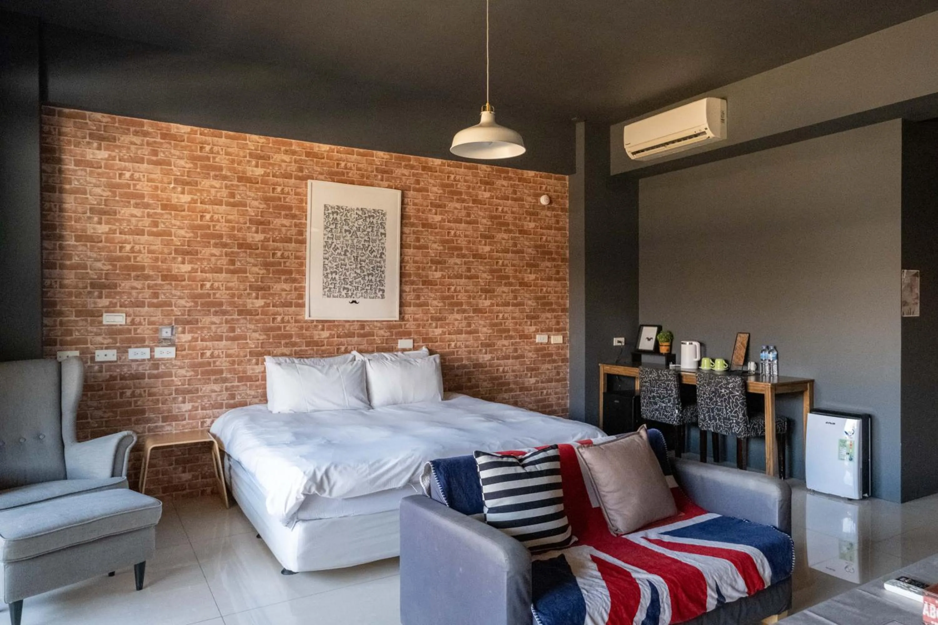 Deluxe Double Room with Bath in Huzi Room
