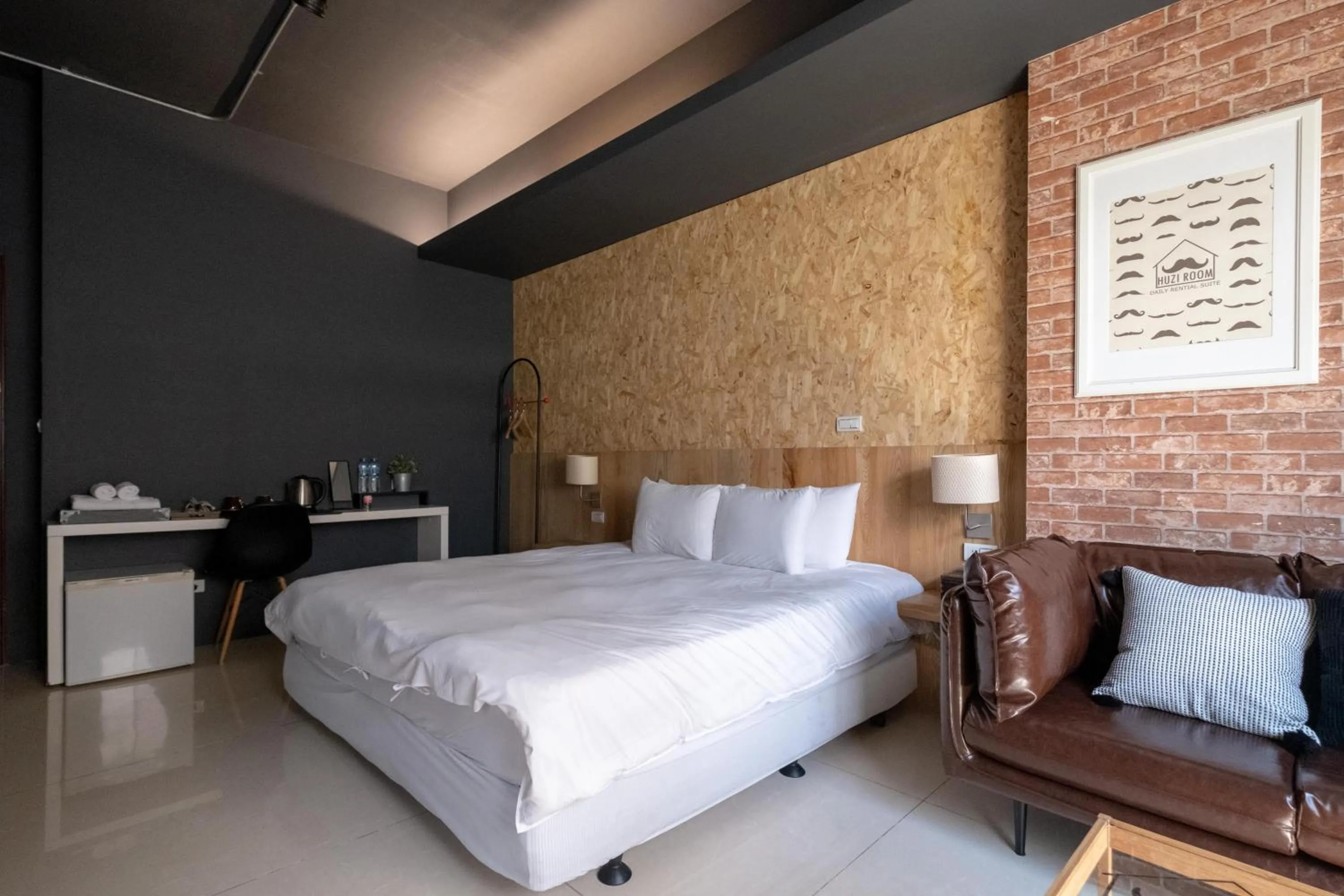 Deluxe Double Room with Balcony in Huzi Room