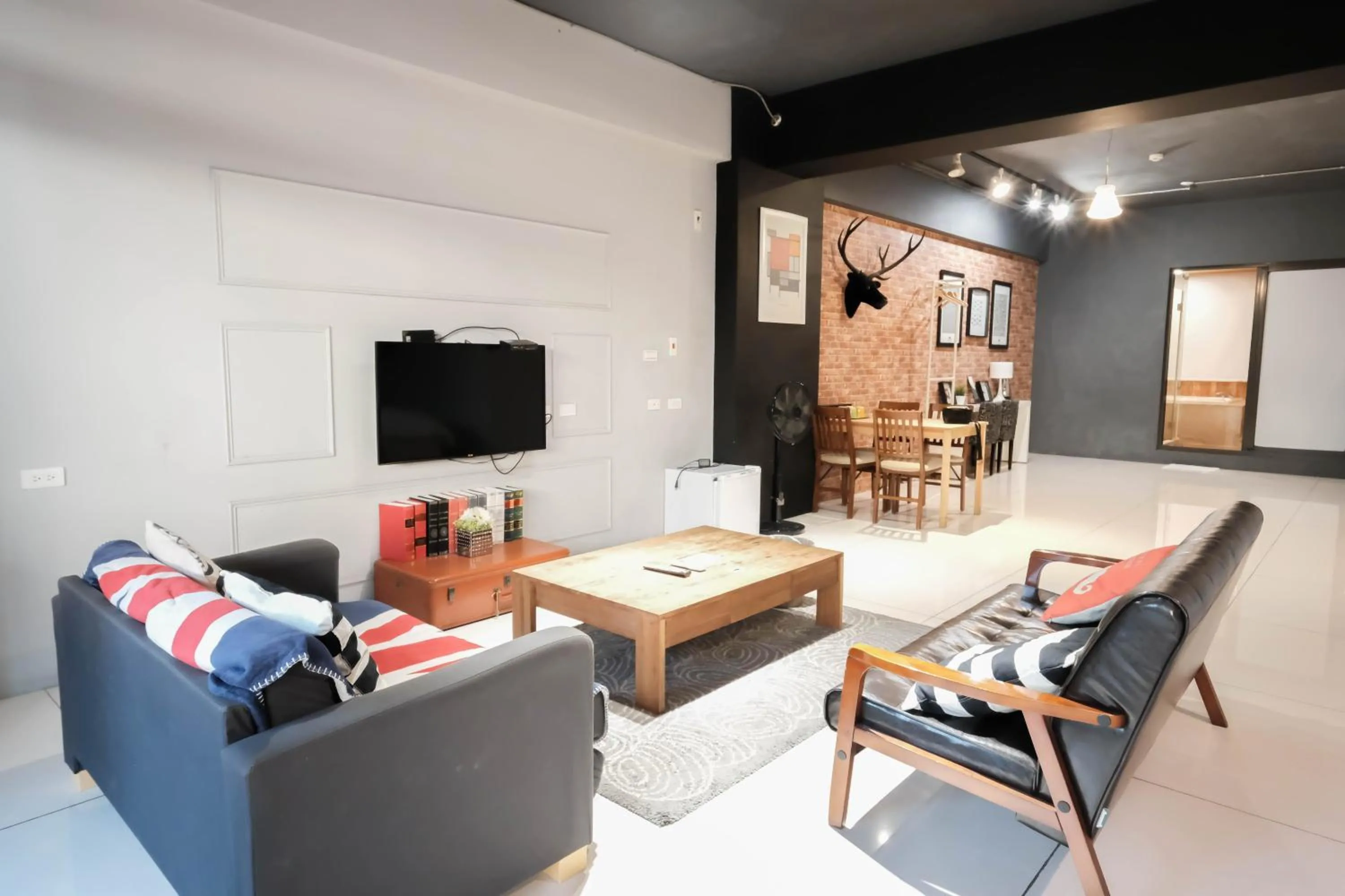 Huzi Room
