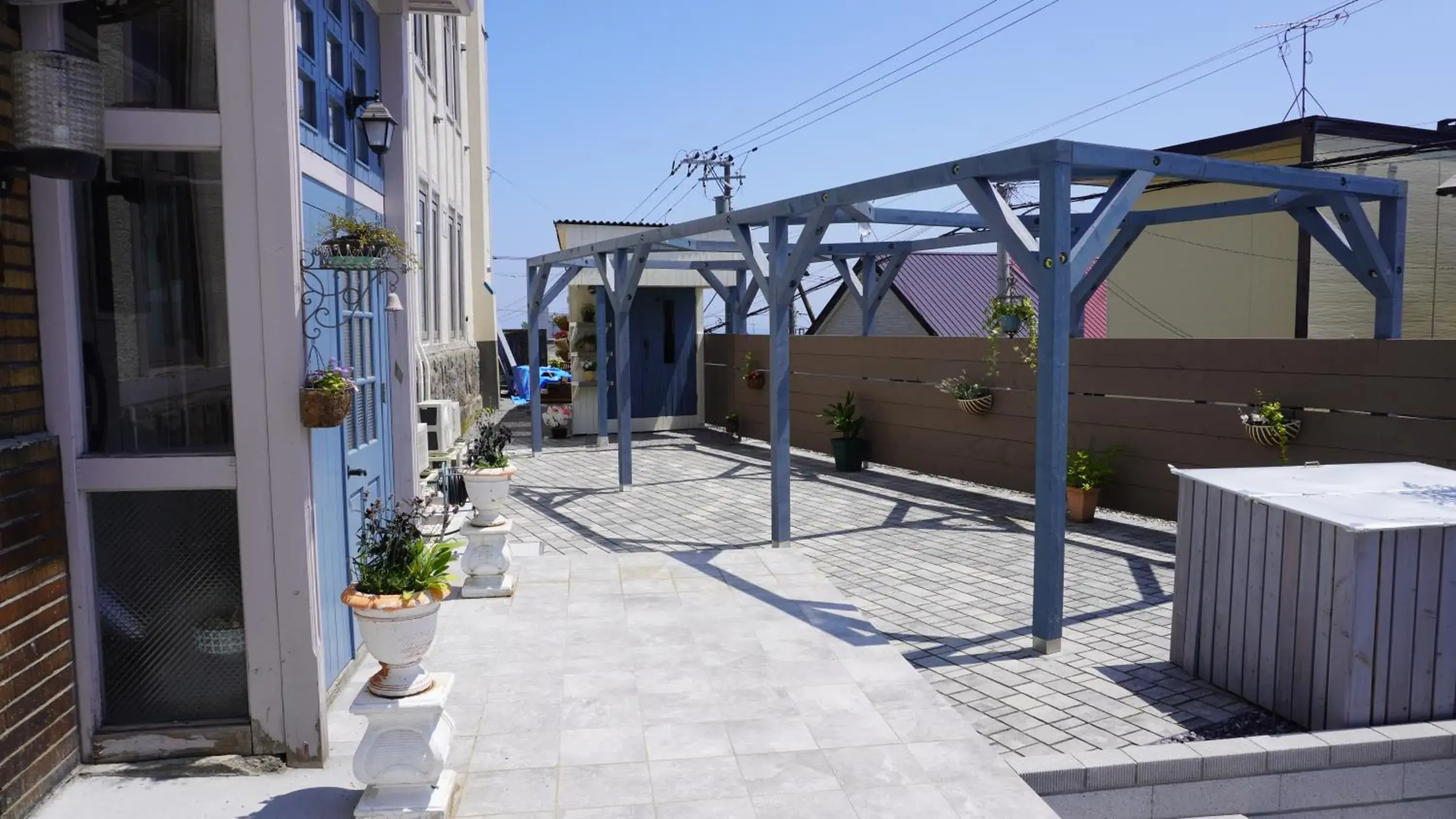 Property building in Little Barrel Property building in Little Barrel