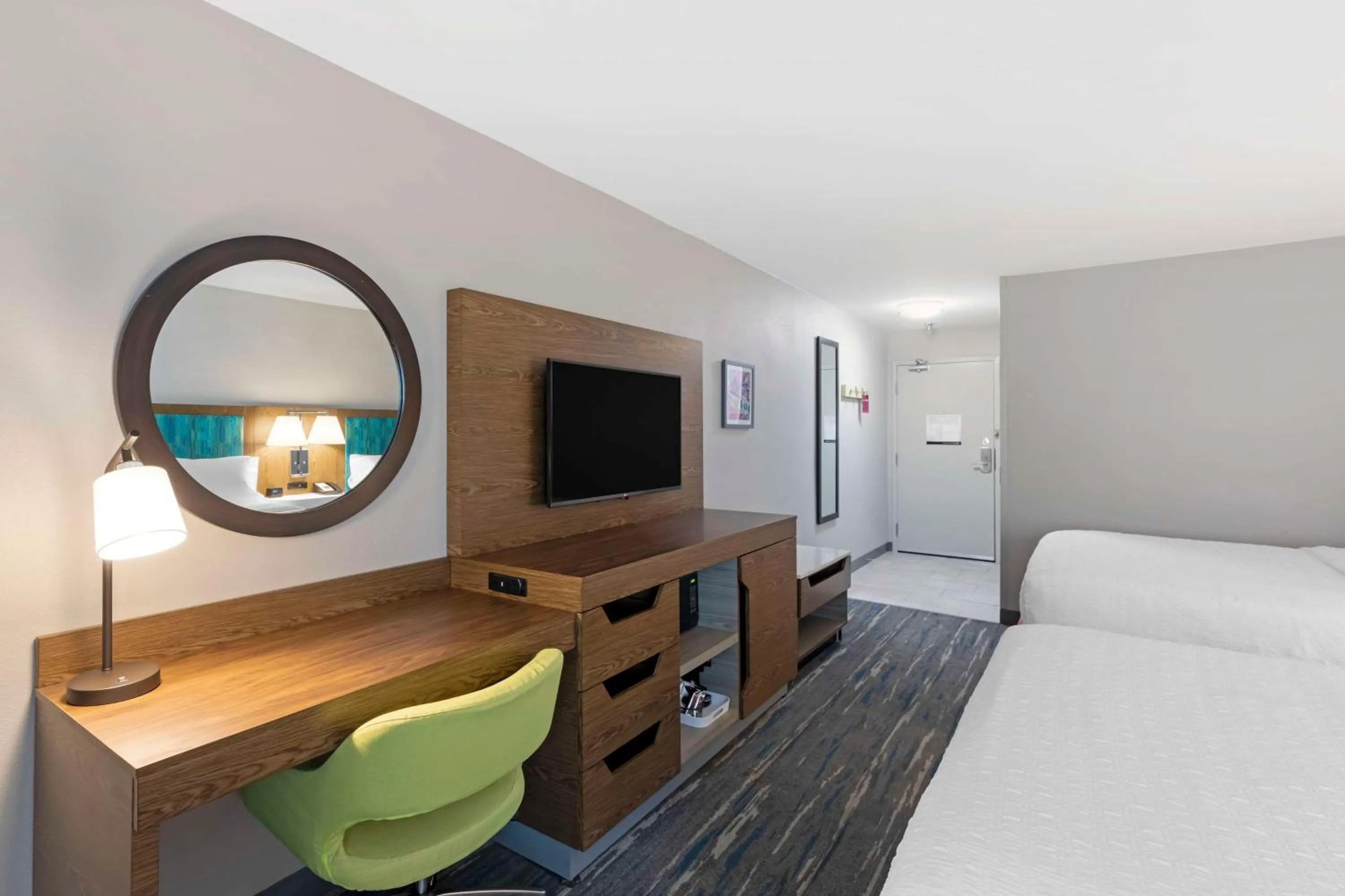 Bedroom, Bed in Hampton Inn Fort Collins