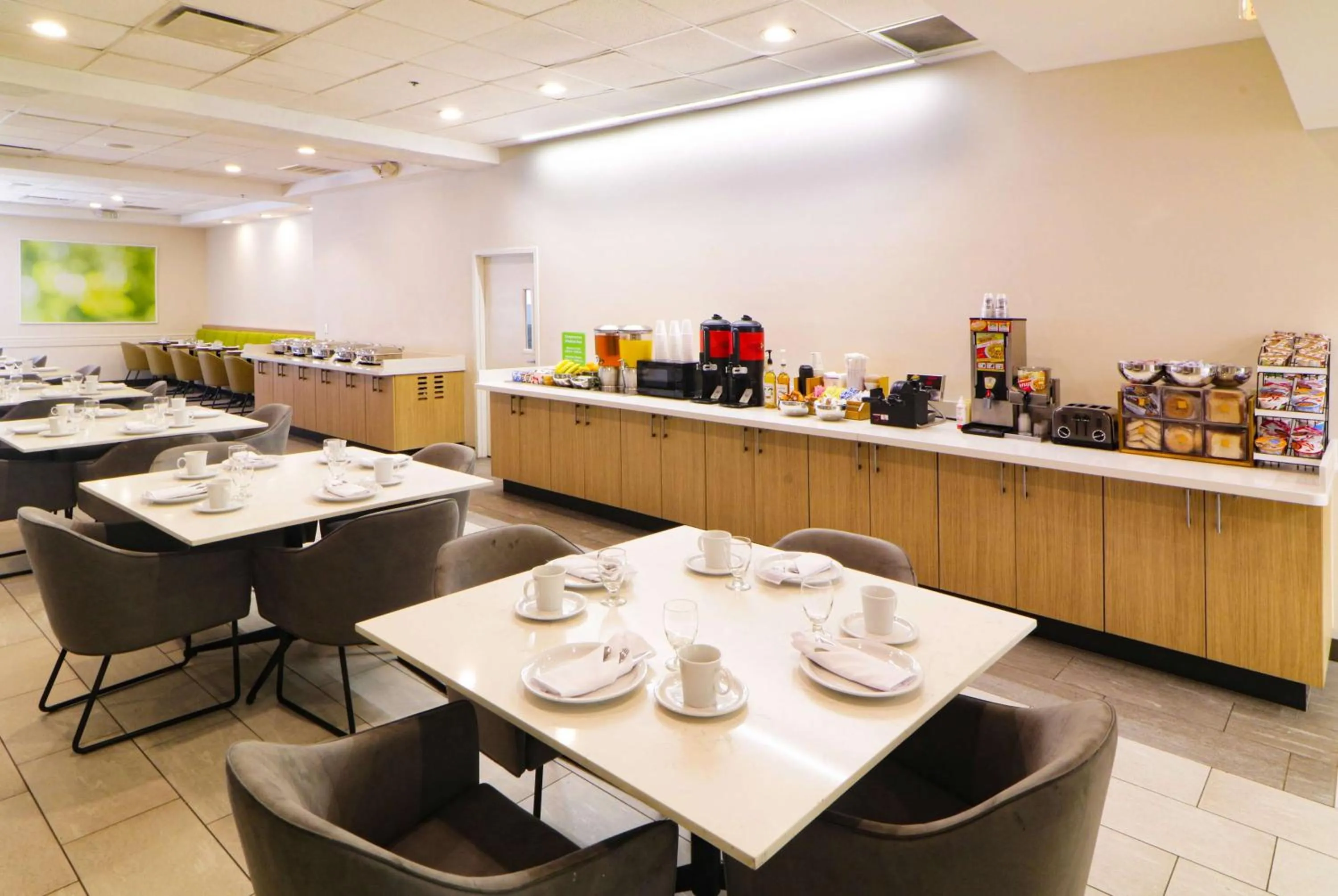 Restaurant/places to eat in Wyndham Garden McAllen at La Plaza Mall