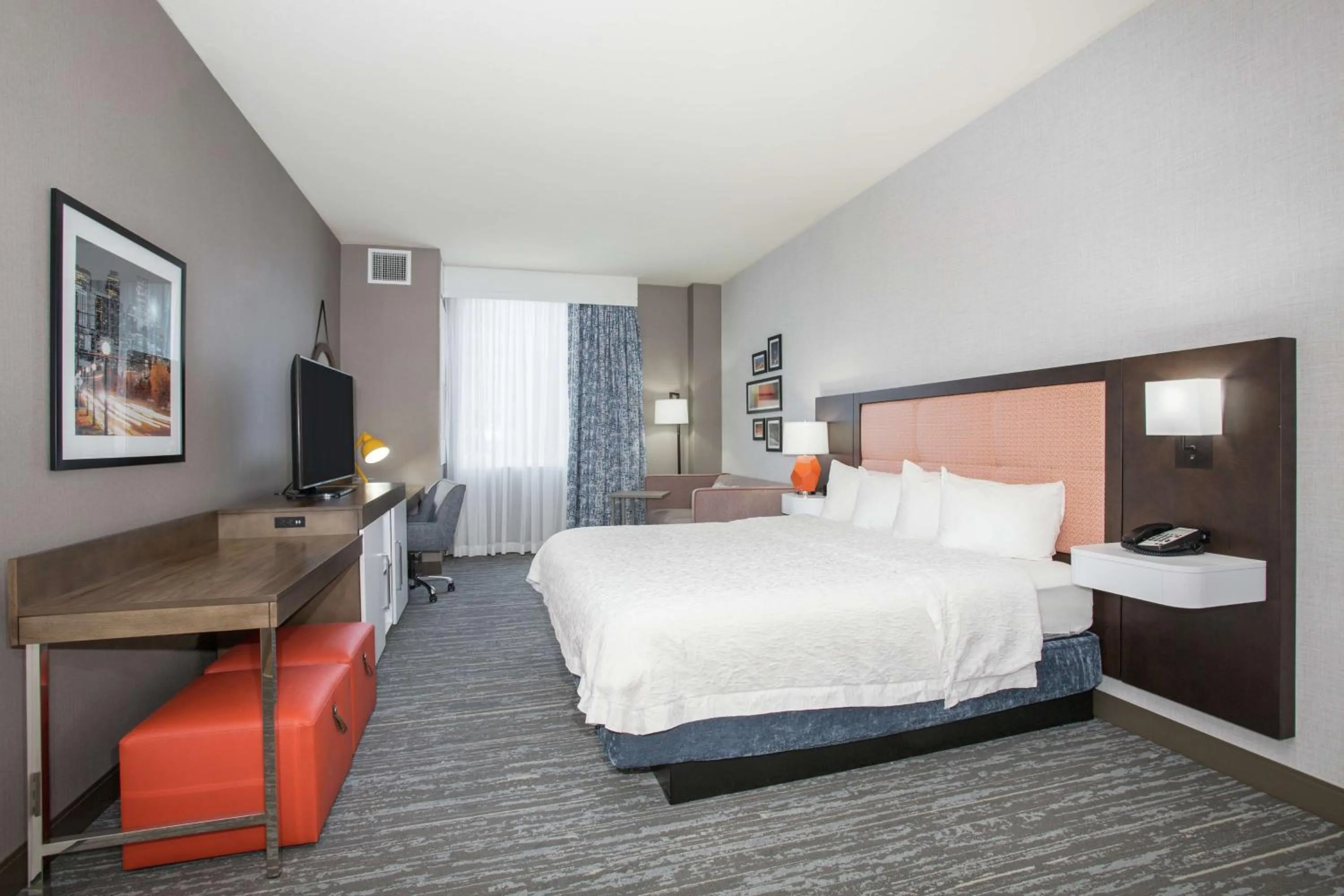 Bedroom, Bed in Hampton Inn & Suites Denver-Downtown