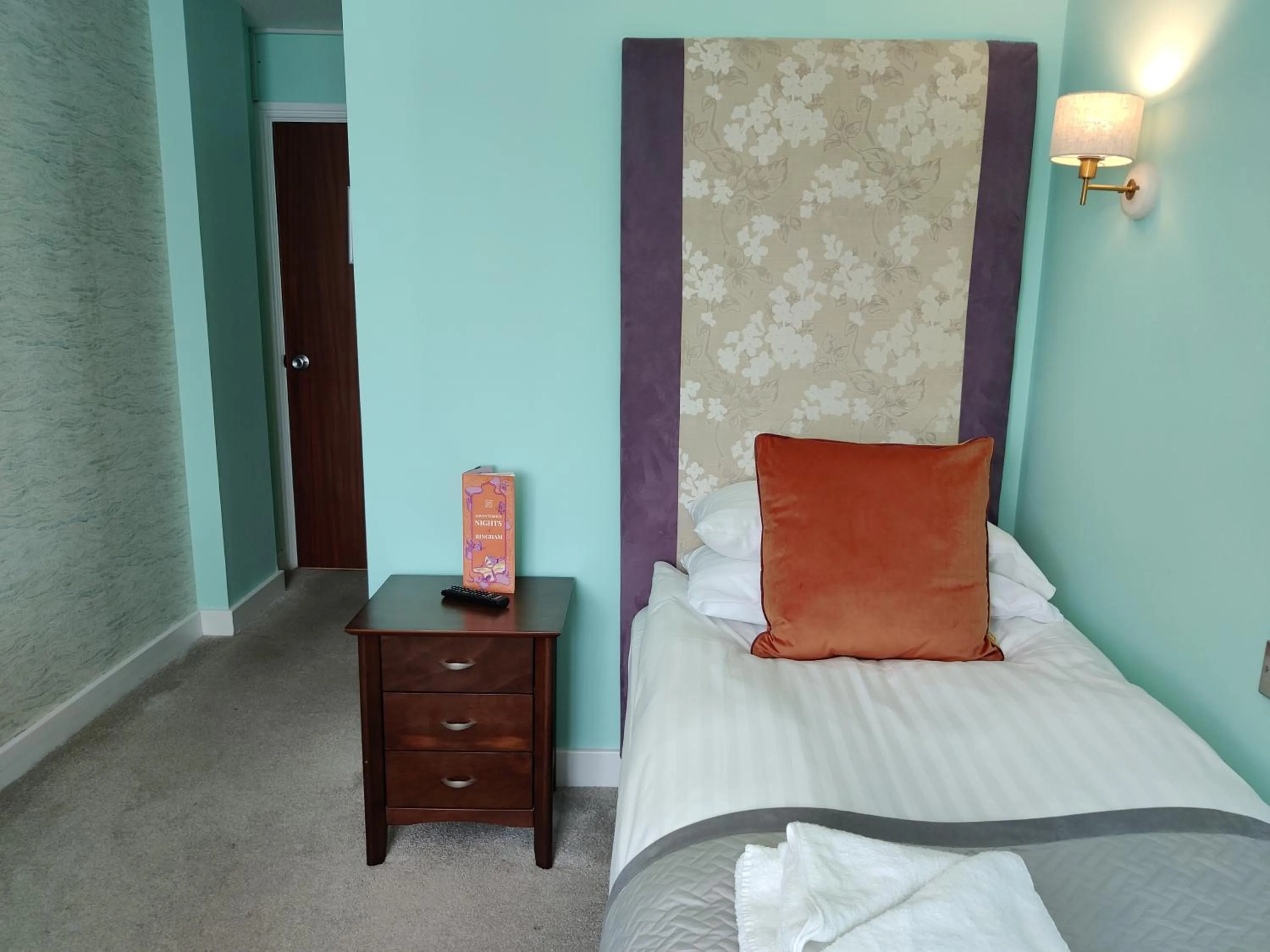 Bed in Bingham Townhouse Hotel