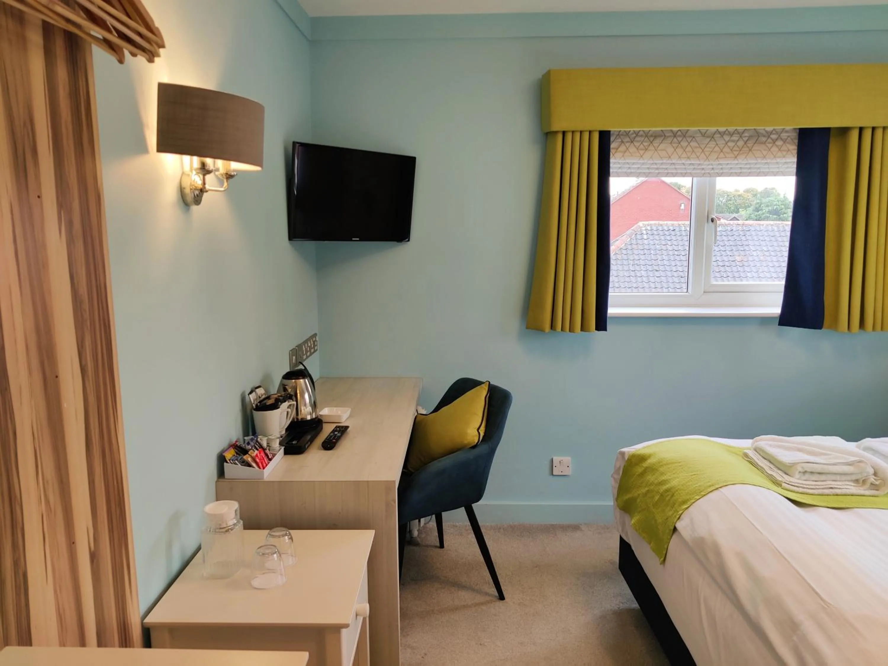 Photo of the whole room, Bed in Bingham Townhouse Hotel