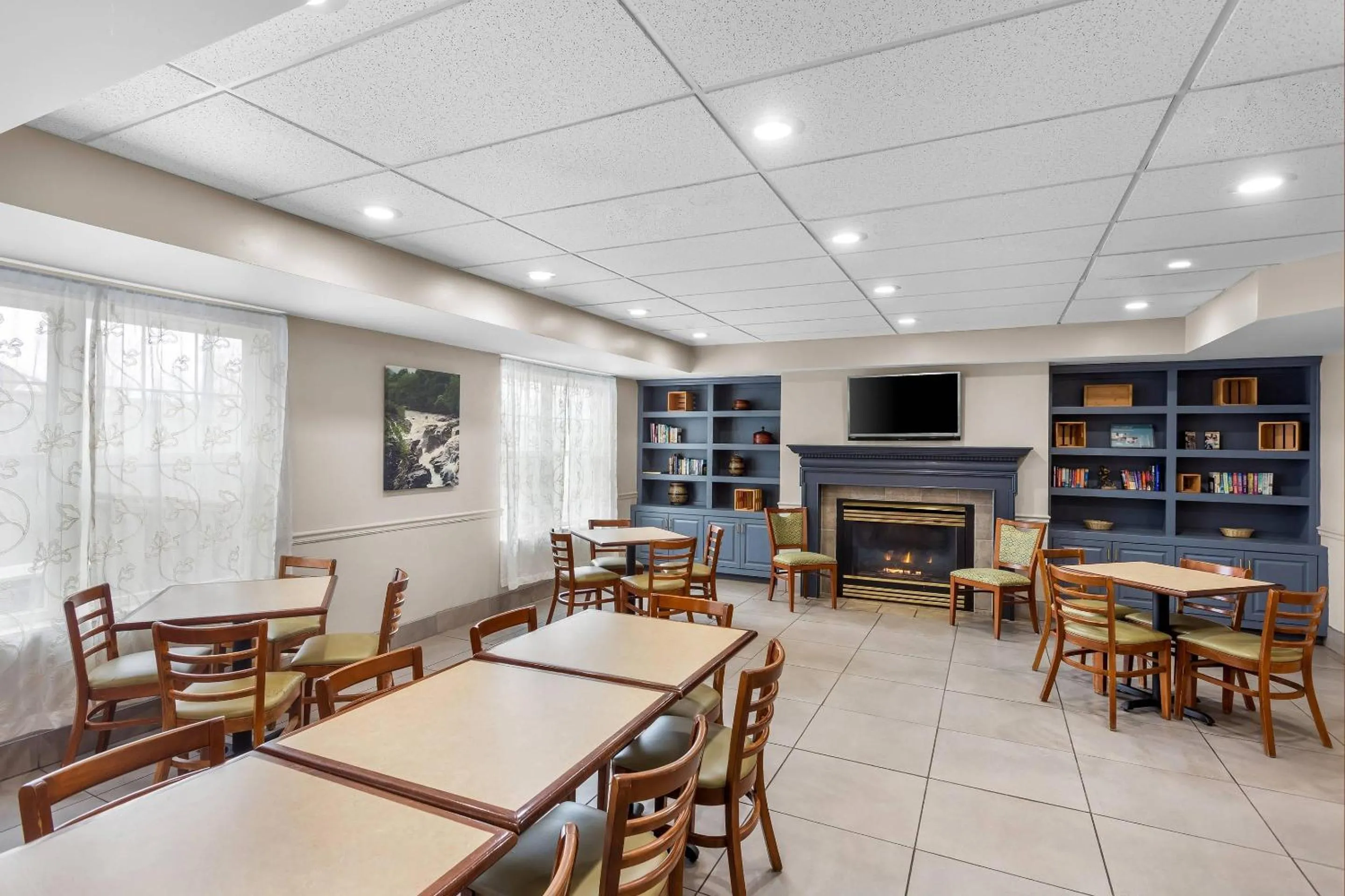 Breakfast in Country Inn & Suites by Radisson, Beckley, WV