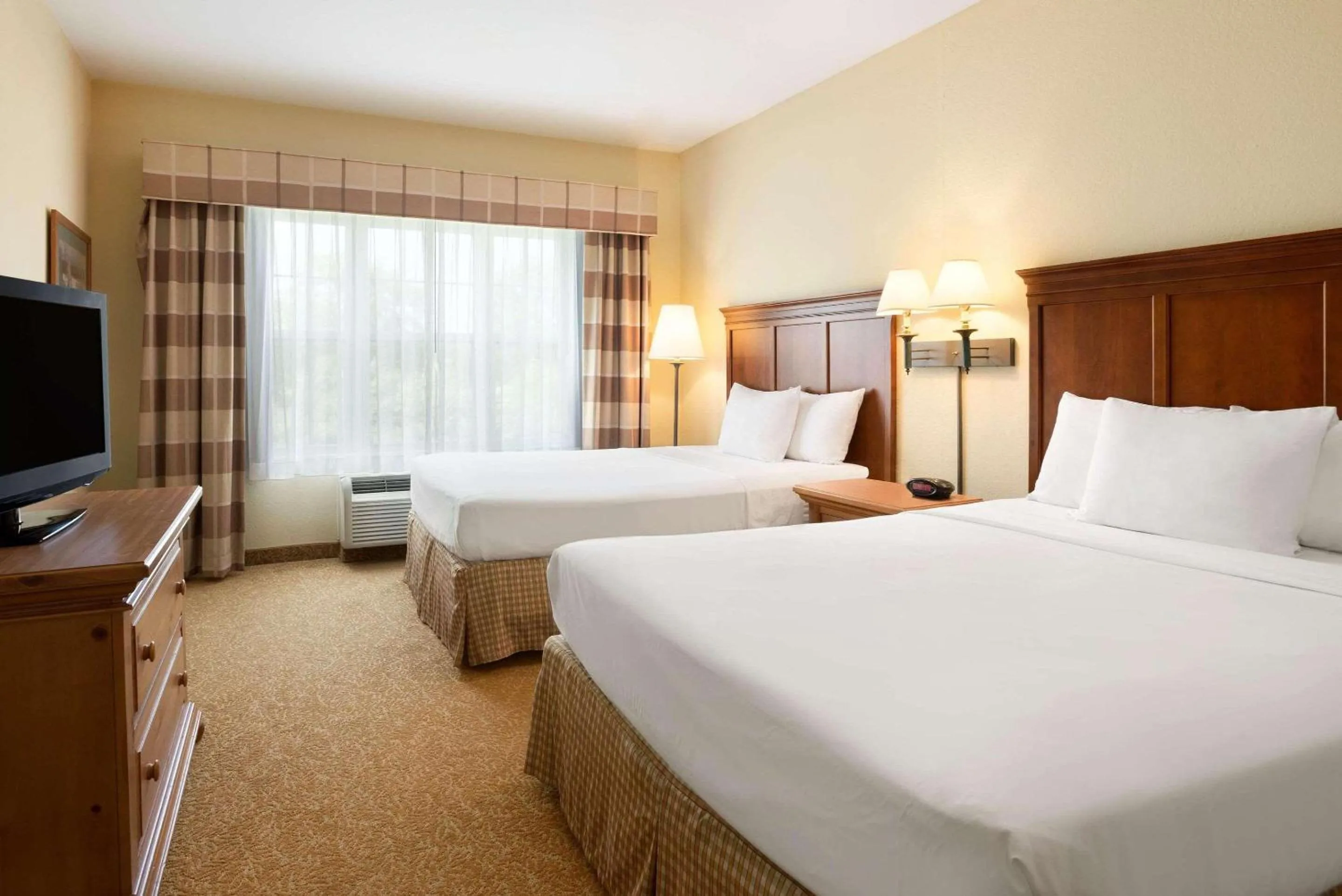 Bedroom, Bed in Country Inn & Suites by Radisson, Beckley, WV