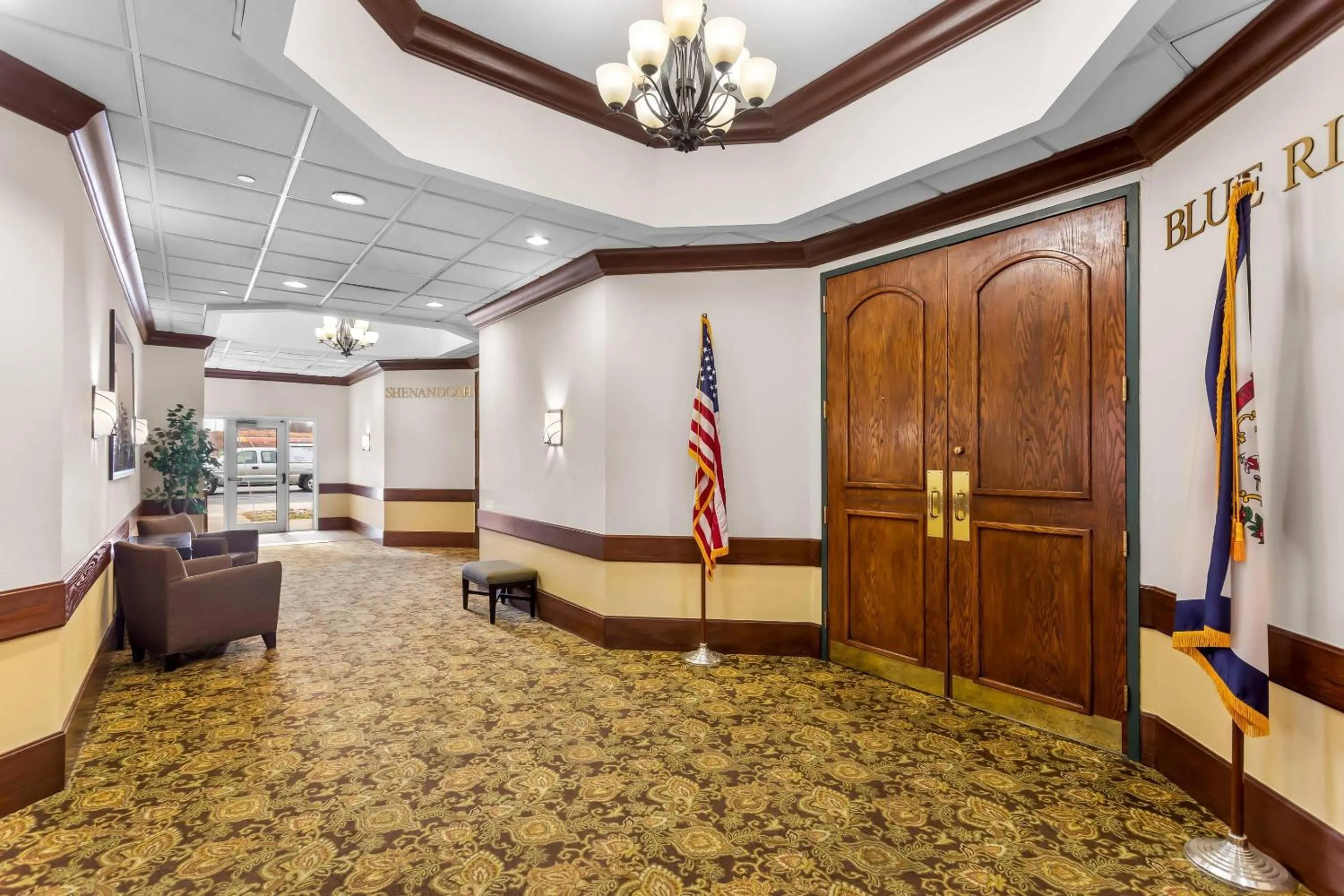Lobby or reception in Country Inn & Suites by Radisson, Beckley, WV