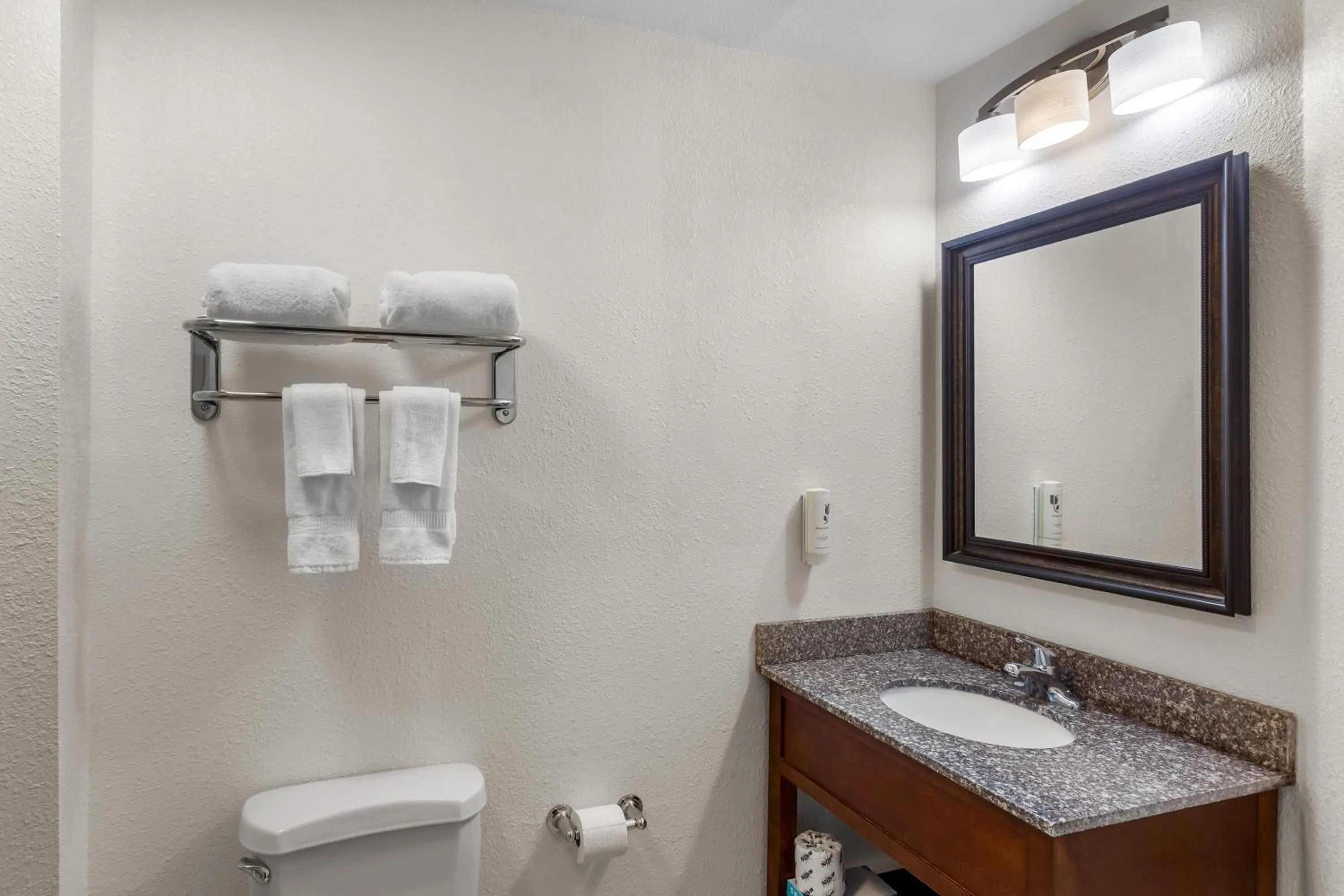 Bathroom in Country Inn & Suites by Radisson, Beckley, WV