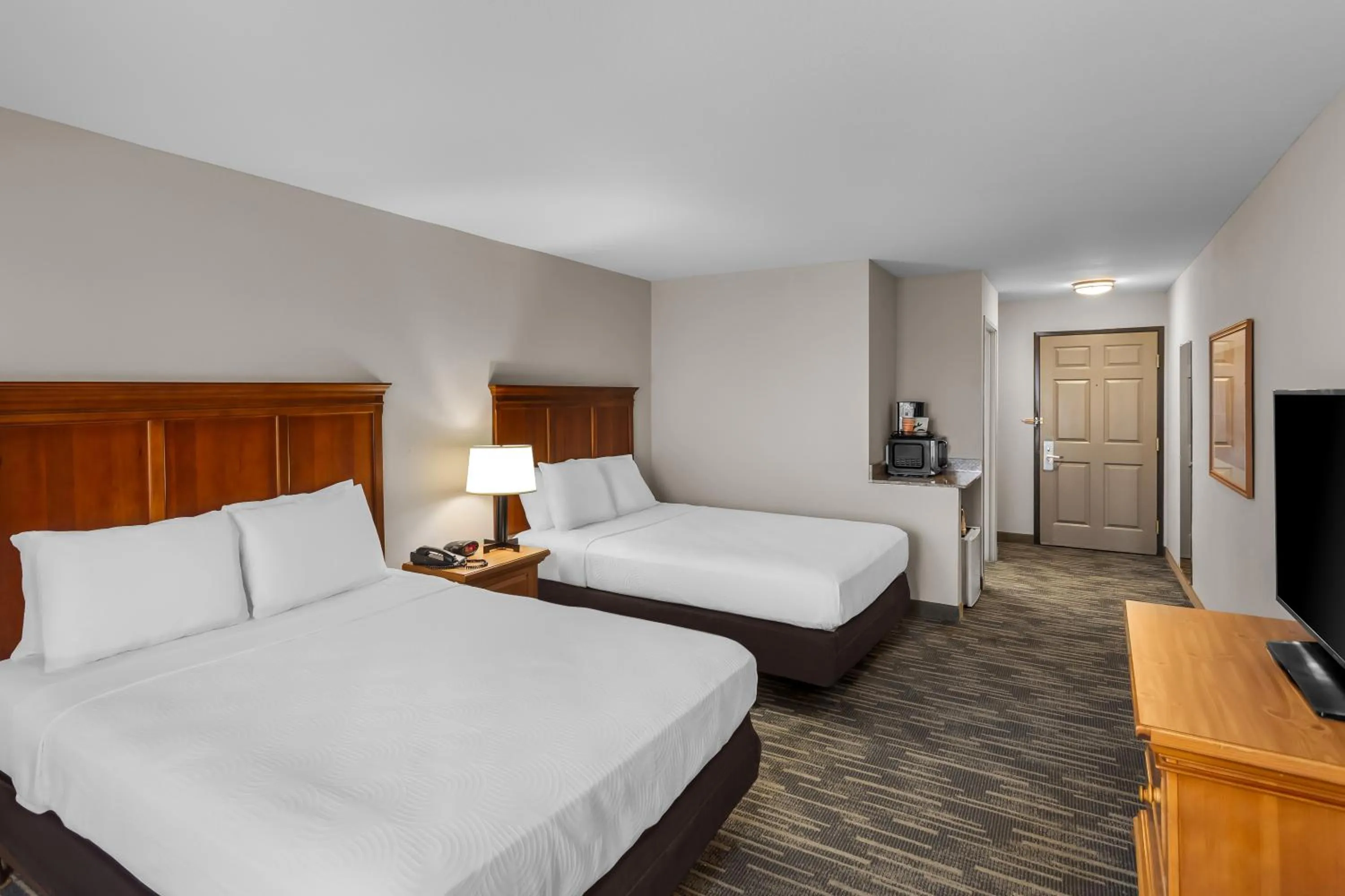 Guests, Bed in Country Inn & Suites by Radisson, Beckley, WV