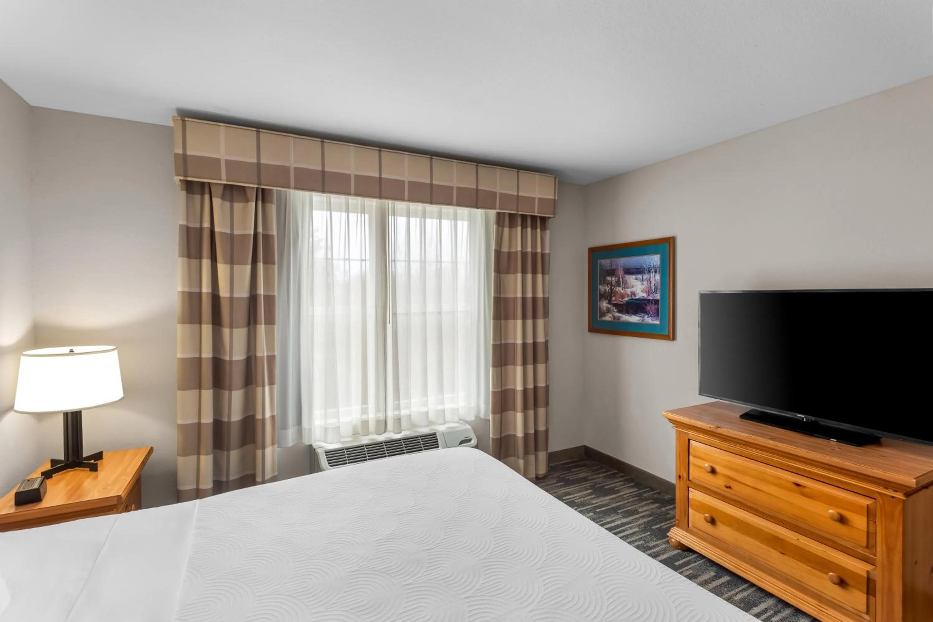 Guests, Bed in Country Inn & Suites by Radisson, Beckley, WV