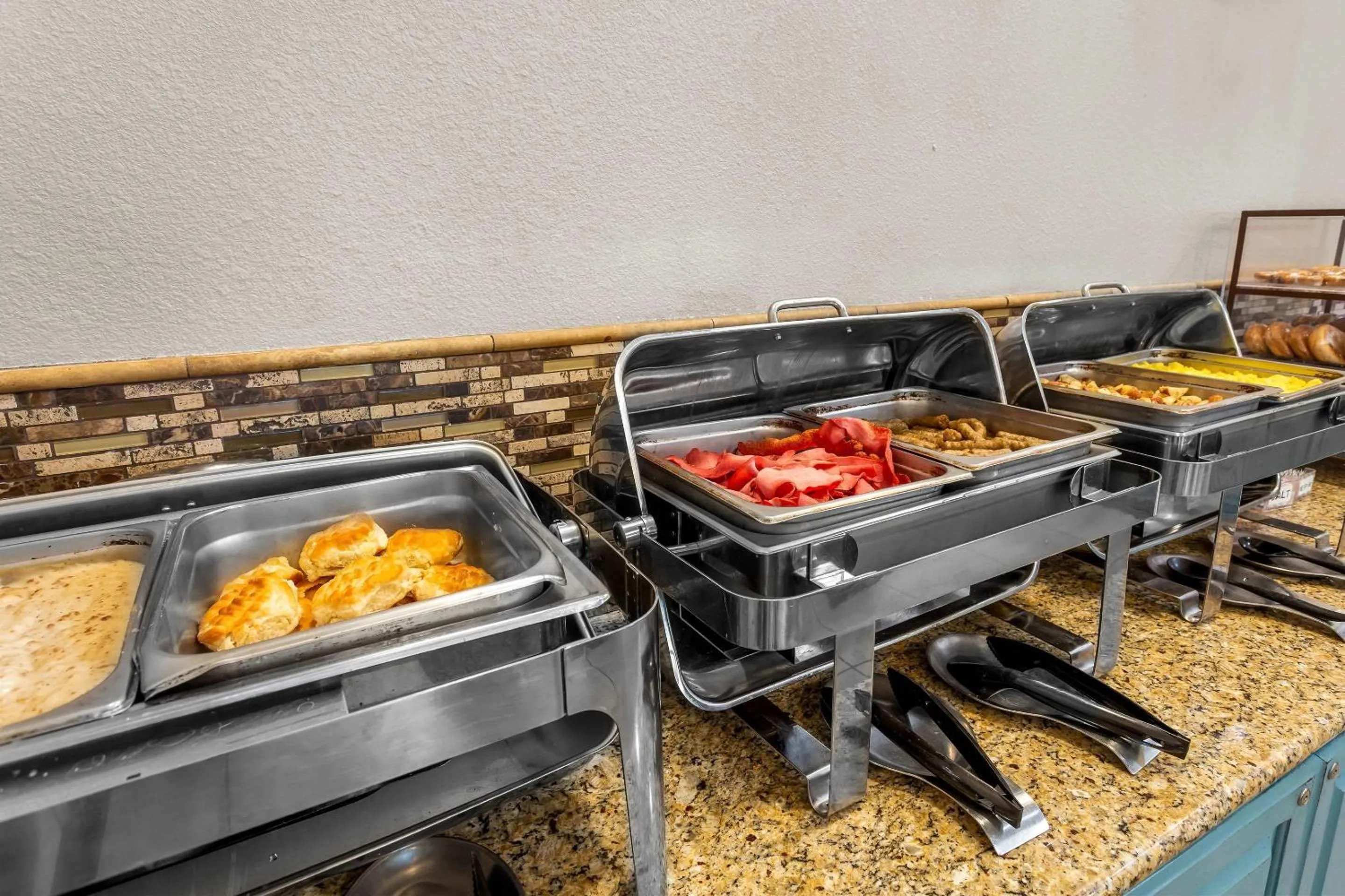 Breakfast in Country Inn & Suites by Radisson, Beckley, WV