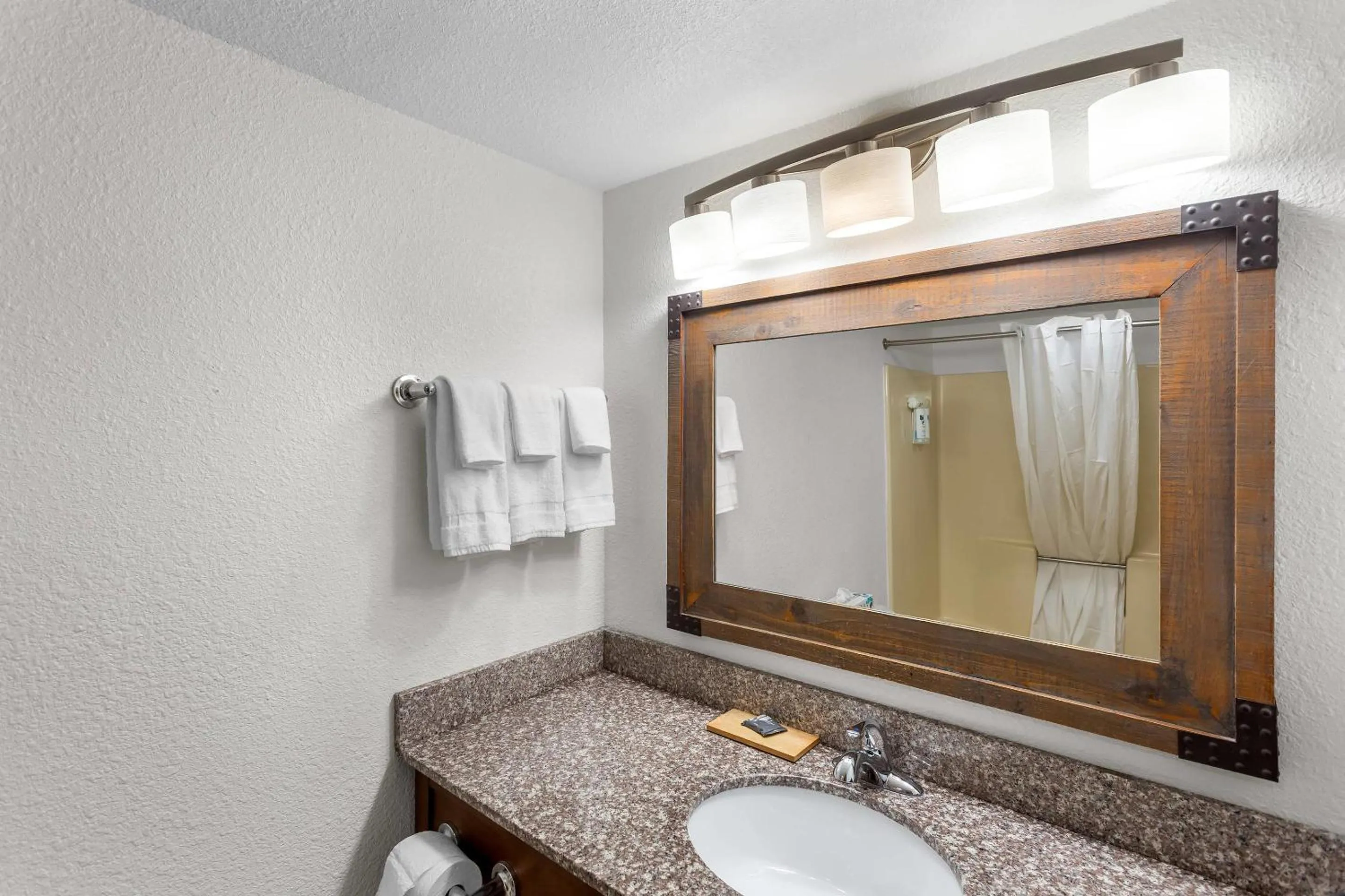 Bedroom in Country Inn & Suites by Radisson, Beckley, WV