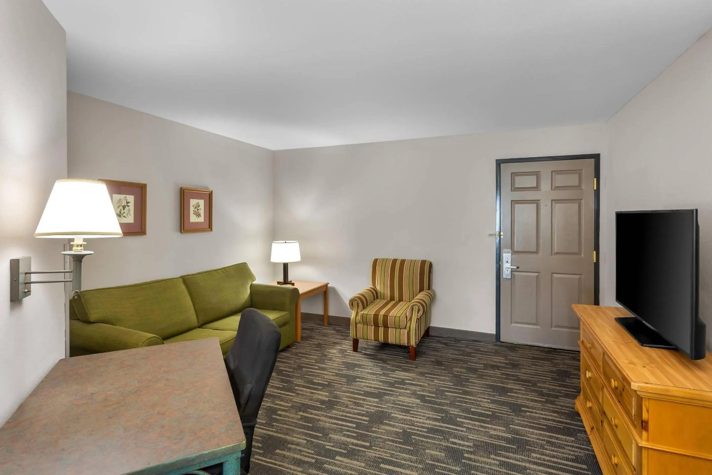 Bedroom in Country Inn & Suites by Radisson, Beckley, WV