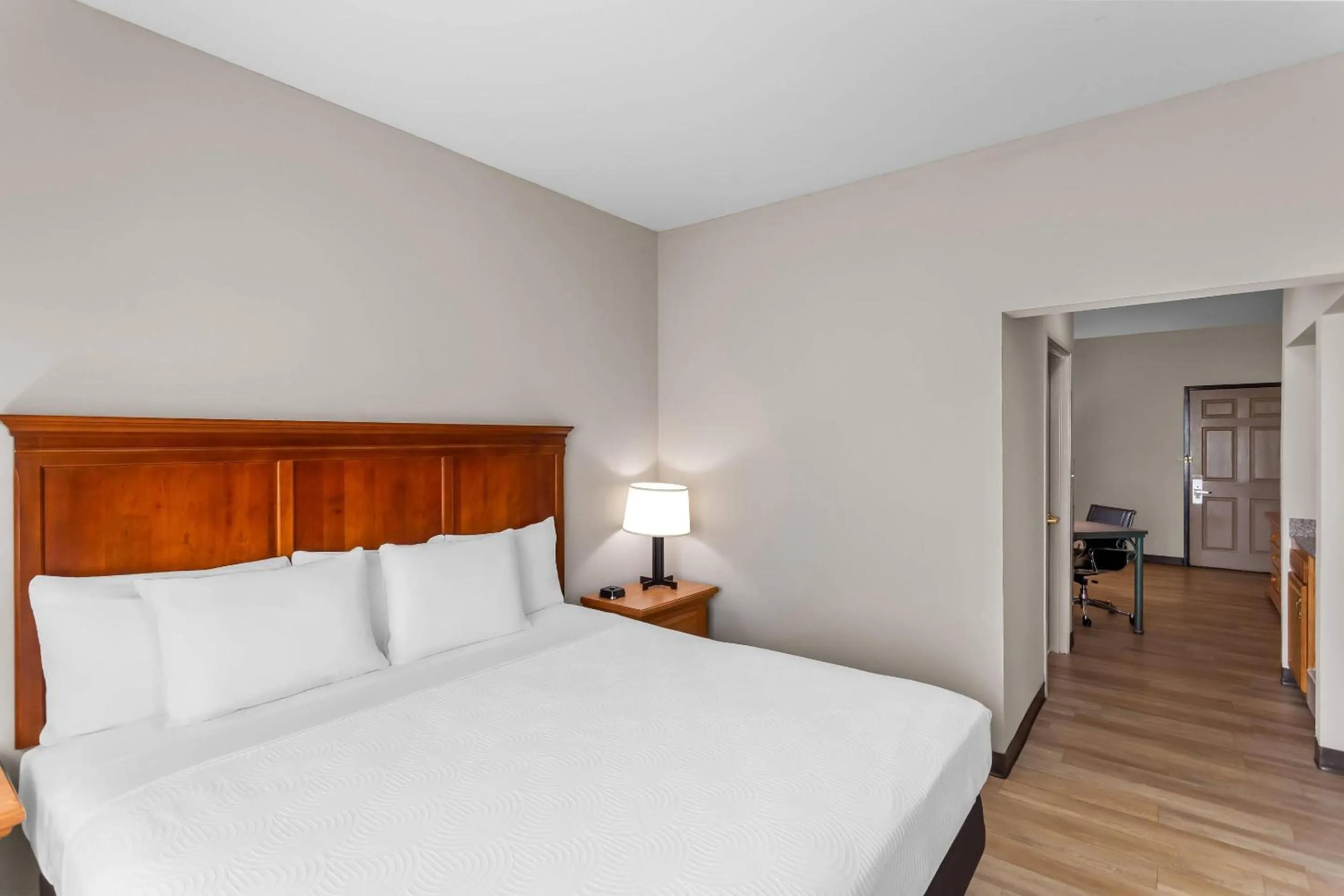 Bedroom, Bed in Country Inn & Suites by Radisson, Beckley, WV