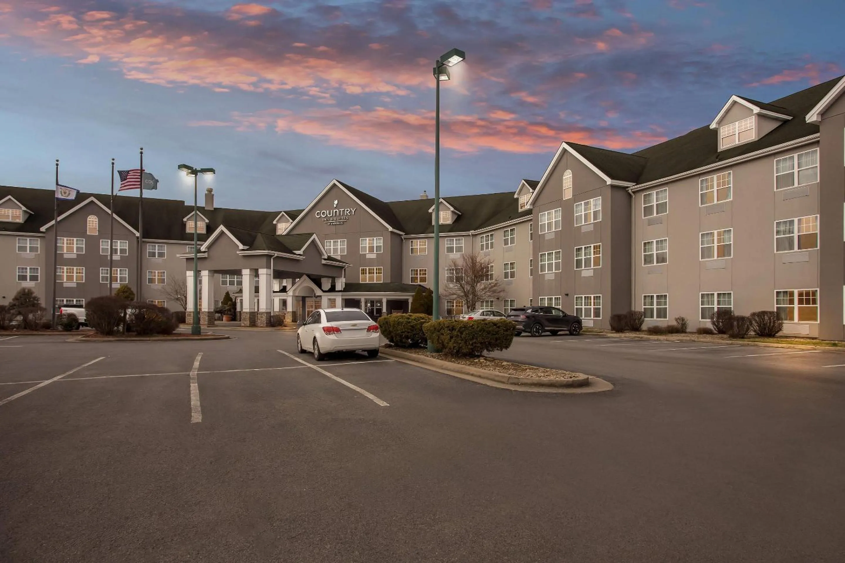 Property building in Country Inn & Suites by Radisson, Beckley, WV