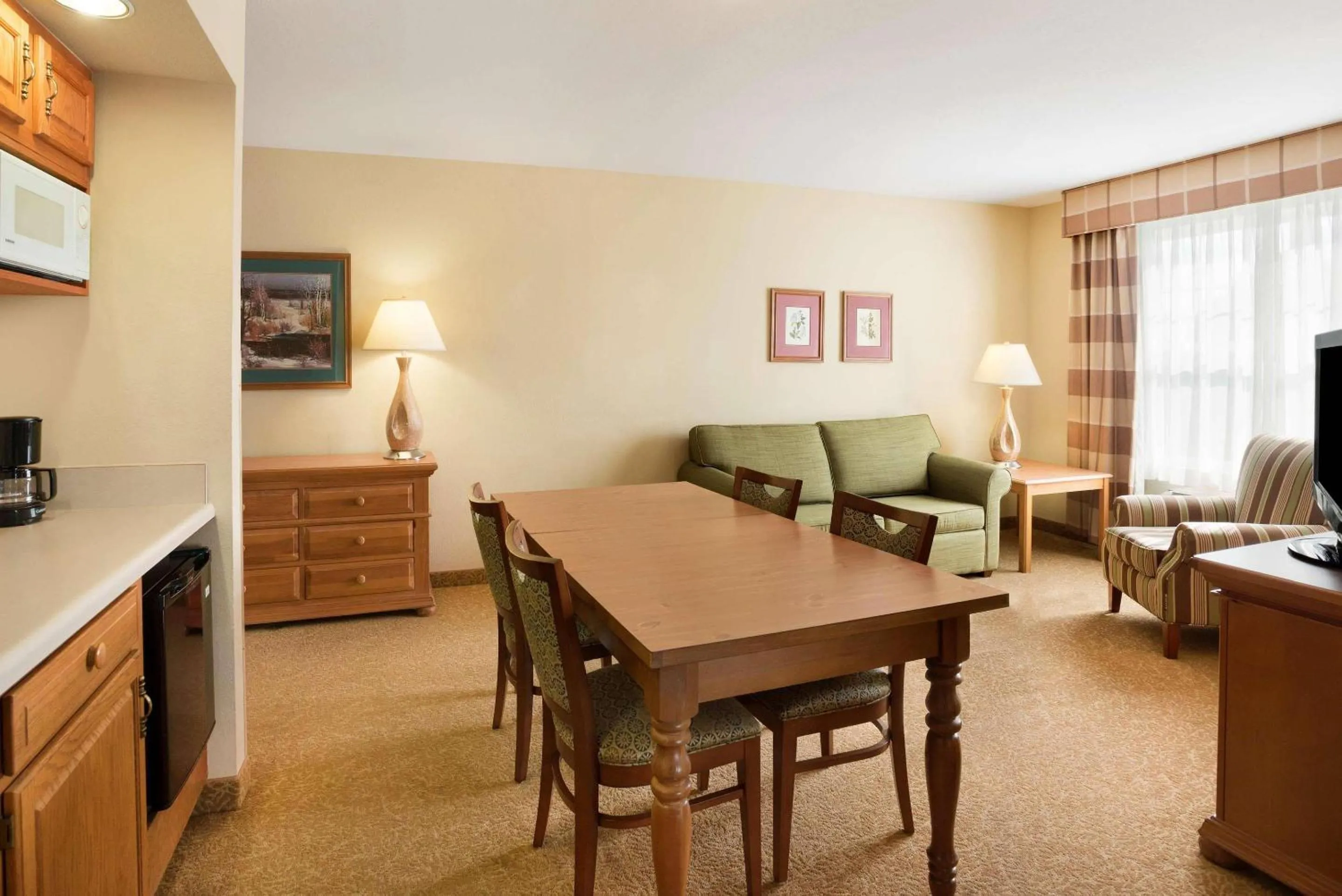Bedroom in Country Inn & Suites by Radisson, Beckley, WV