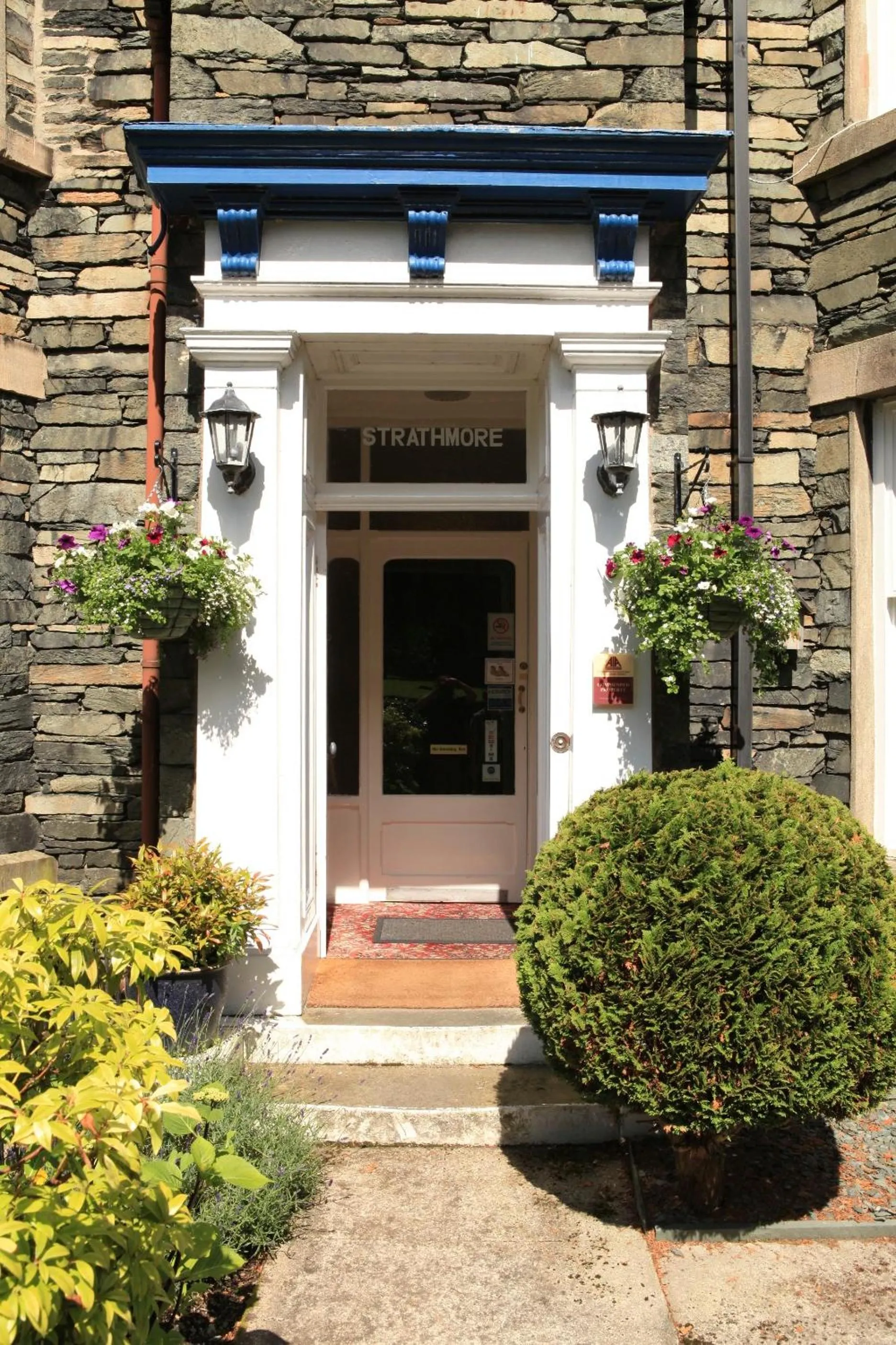 Facade/entrance in Strathmore Guest House
