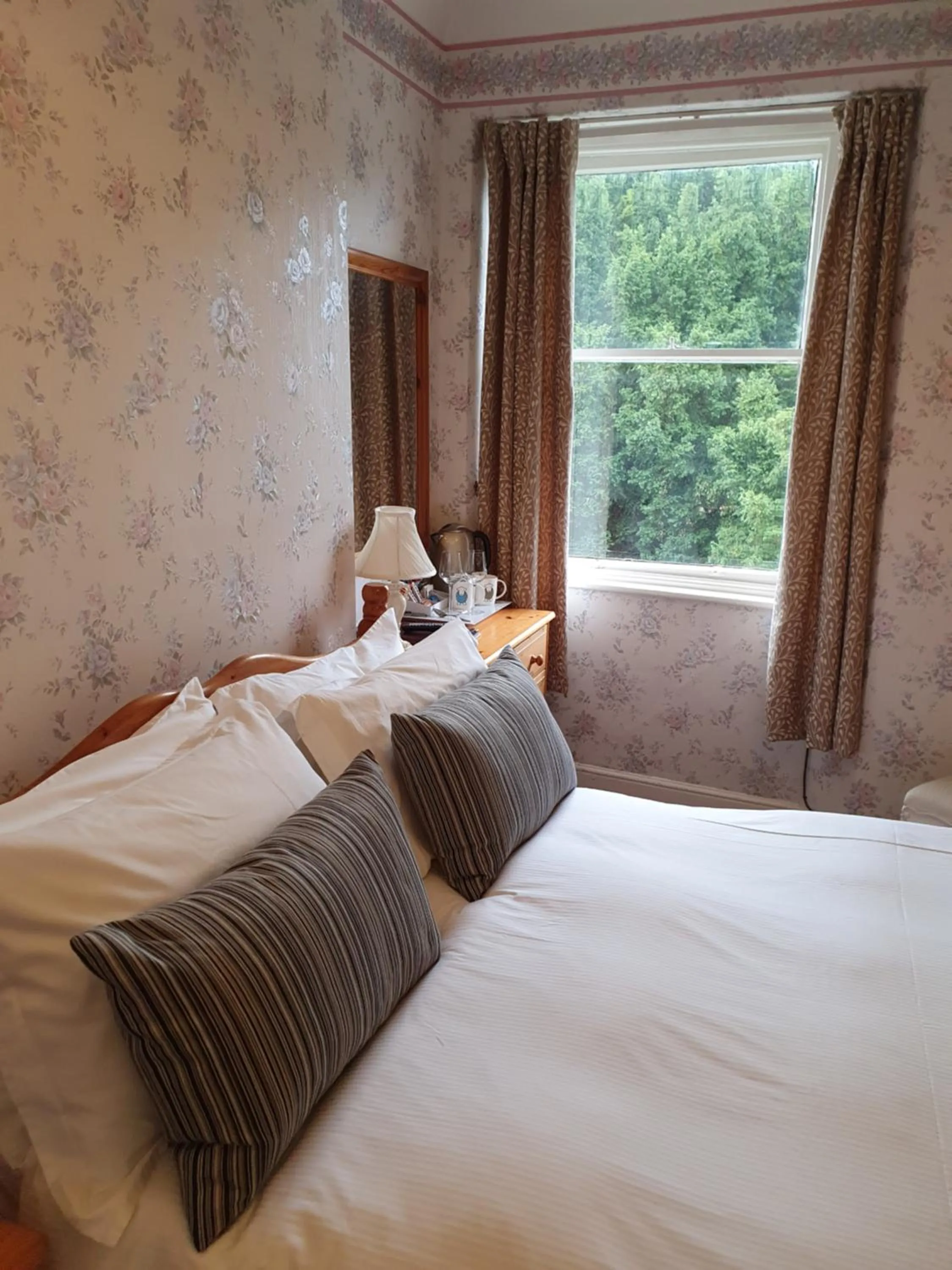 Bed in Strathmore Guest House