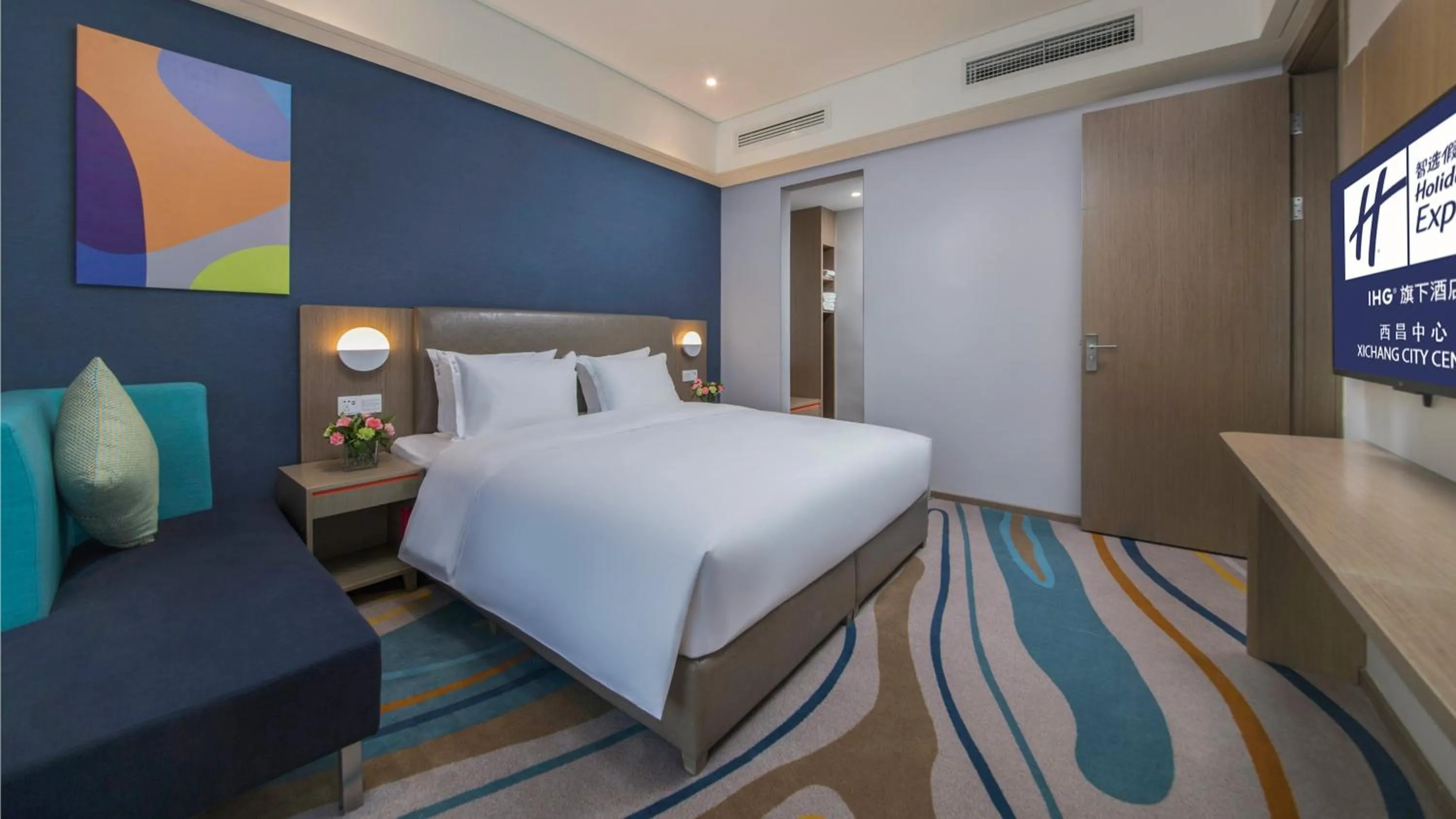 Photo of the whole room, Bed in Holiday Inn Express - Xichang City Center by IHG