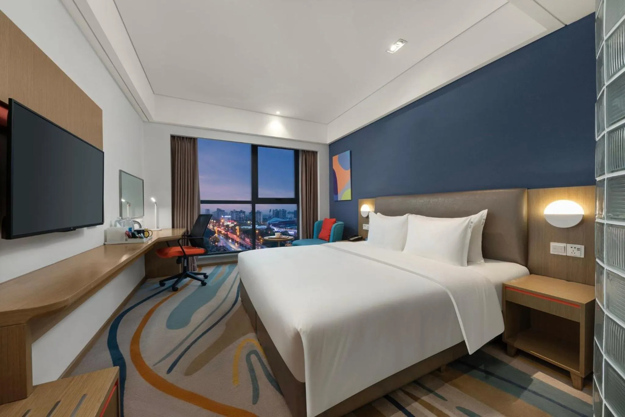 Photo of the whole room, Bed in Holiday Inn Express - Xichang City Center by IHG
