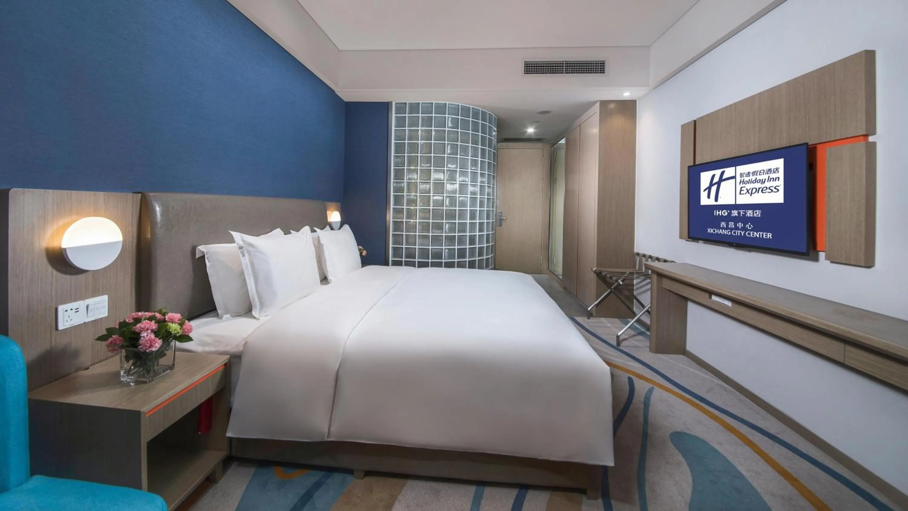 Photo of the whole room, Bed in Holiday Inn Express - Xichang City Center by IHG