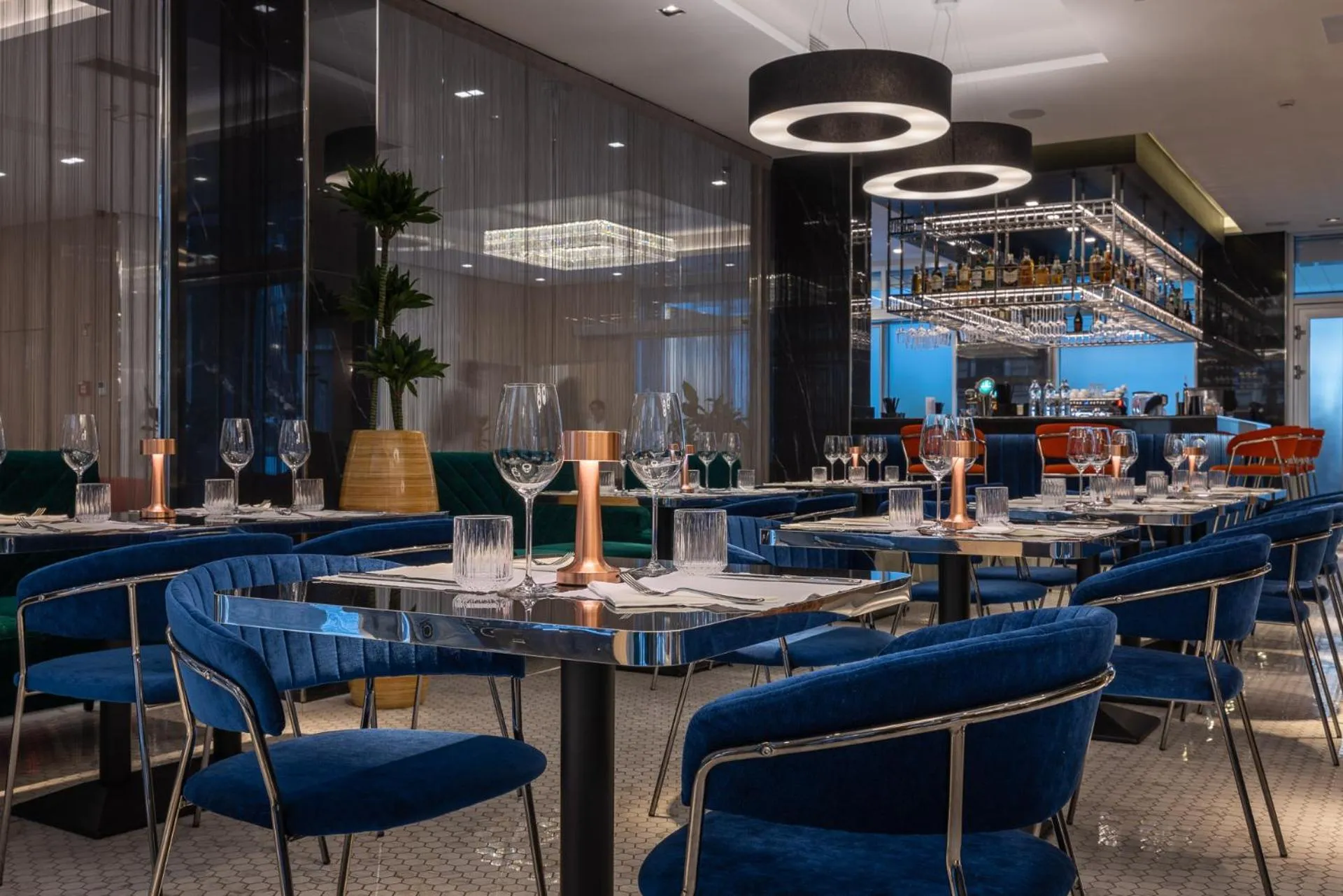 Restaurant/places to eat in Silver Crown Hotel & Residence, Palace Quarter